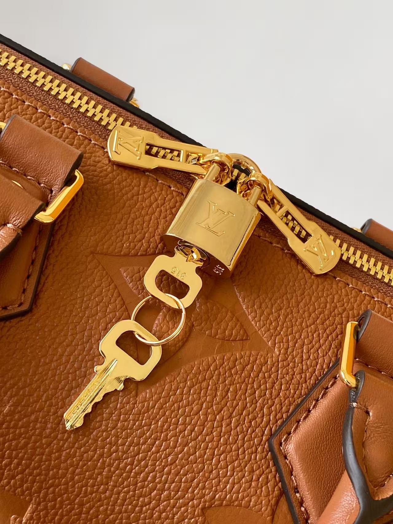 Louis Vuitton Basic Bag Black M-l-s