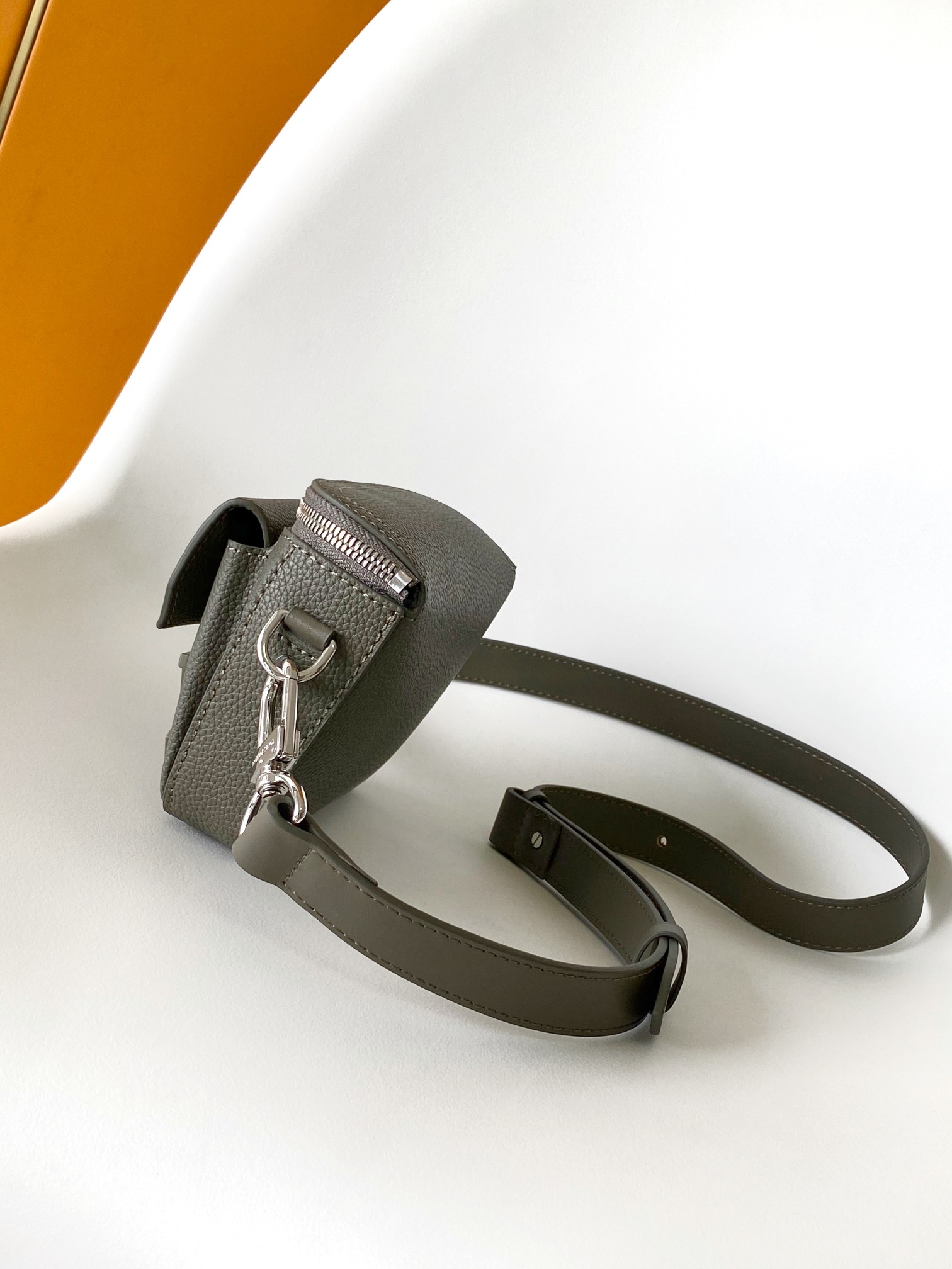 Basic Bag Cow Leather M-l