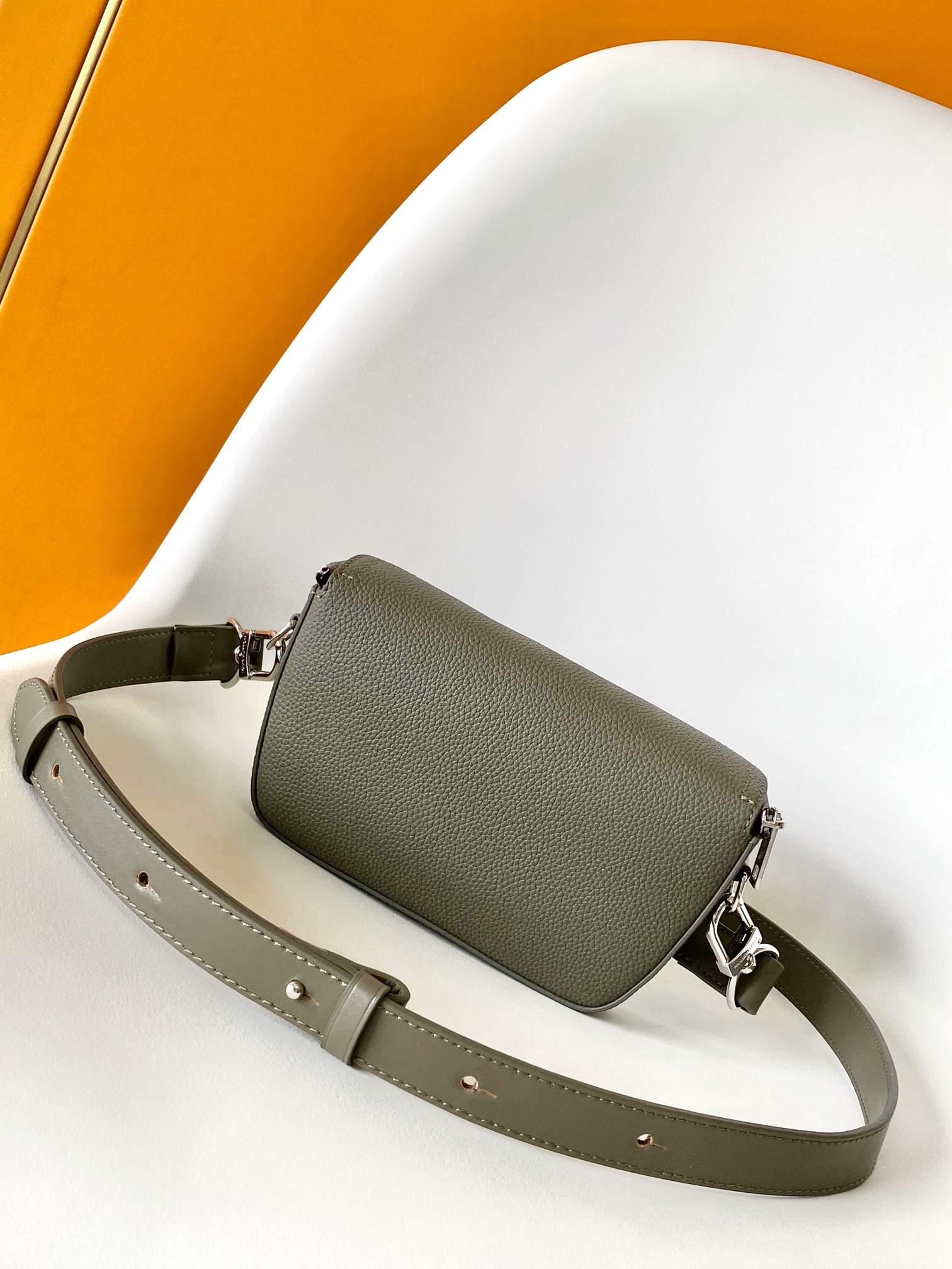Basic Bag Cow Leather M-l