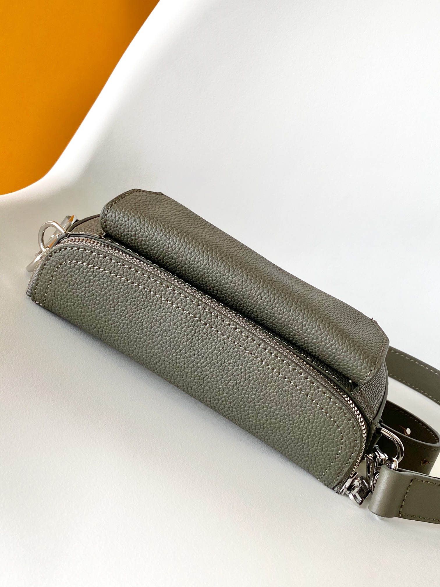 Basic Bag Cow Leather M-l