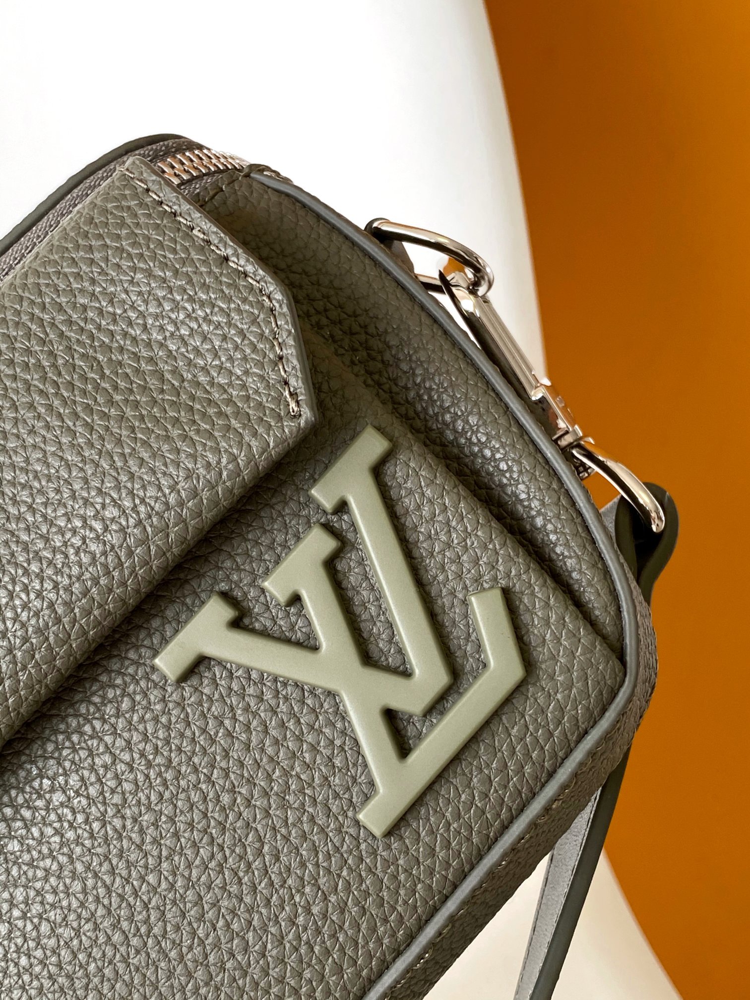 Basic Bag Cow Leather M-l