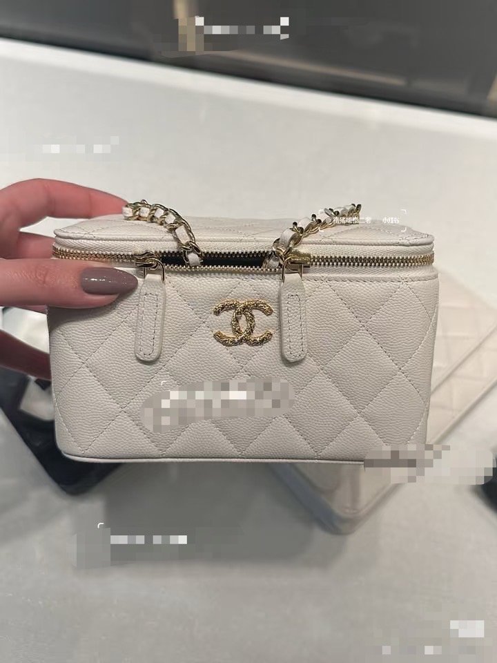 Chanel Basic Bag M-l