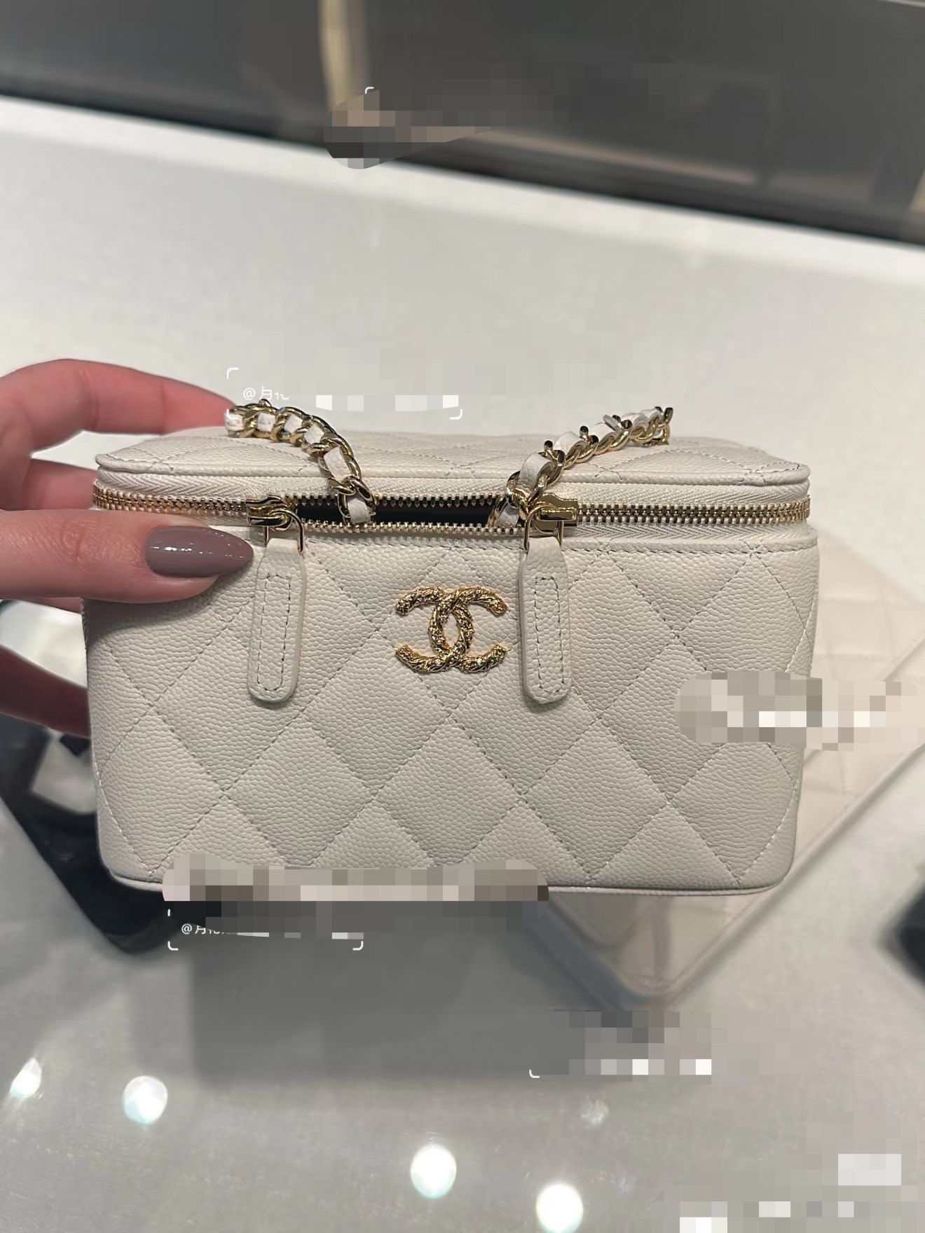 Chanel Basic Bag M-l