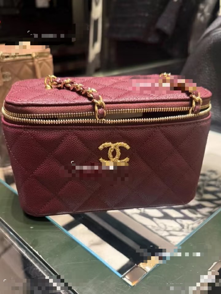 Chanel Basic Bag Red M-l