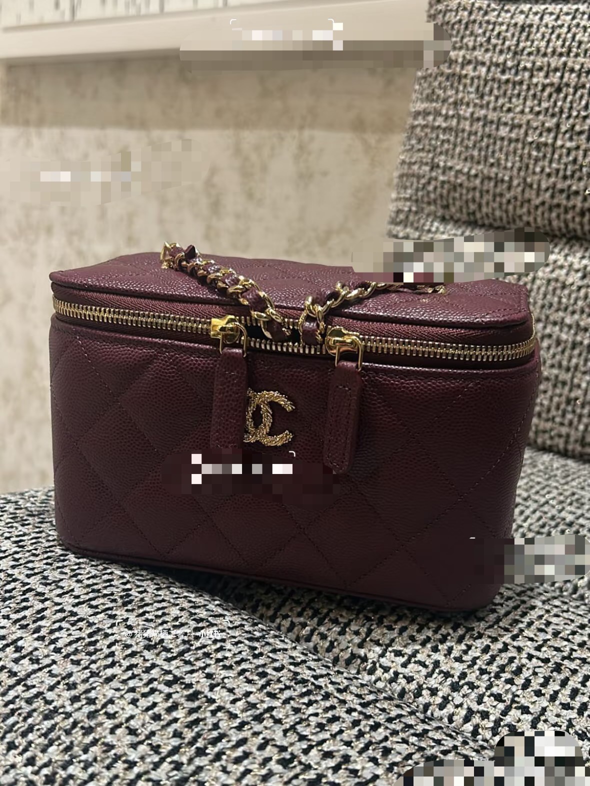 Chanel Basic Bag Red M-l