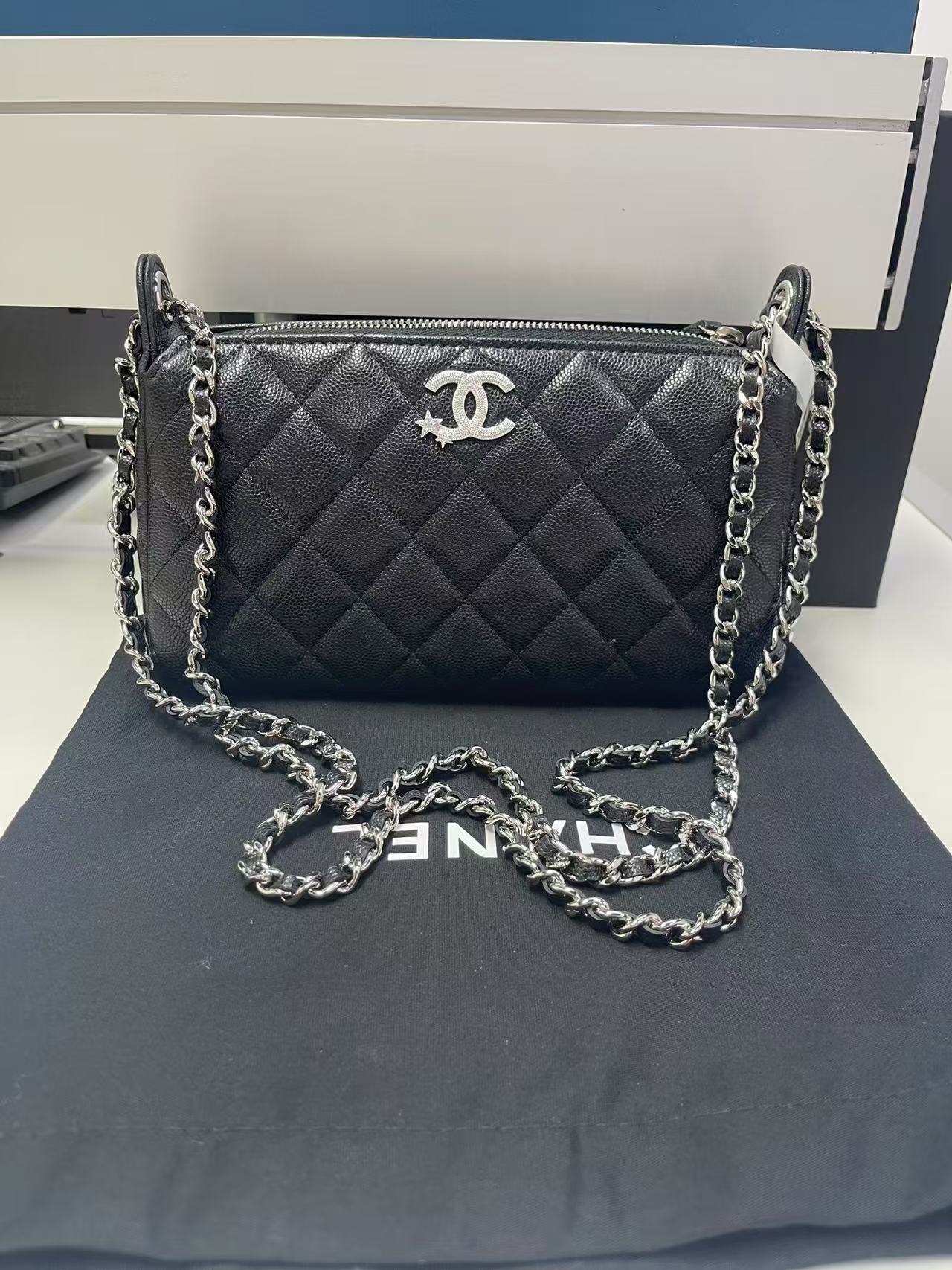 Chanel Basic Bag Black M-l-s