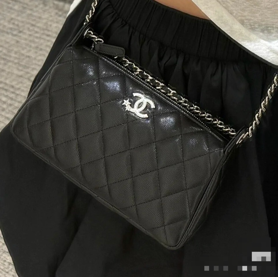 Chanel Basic Bag Black M-l-s