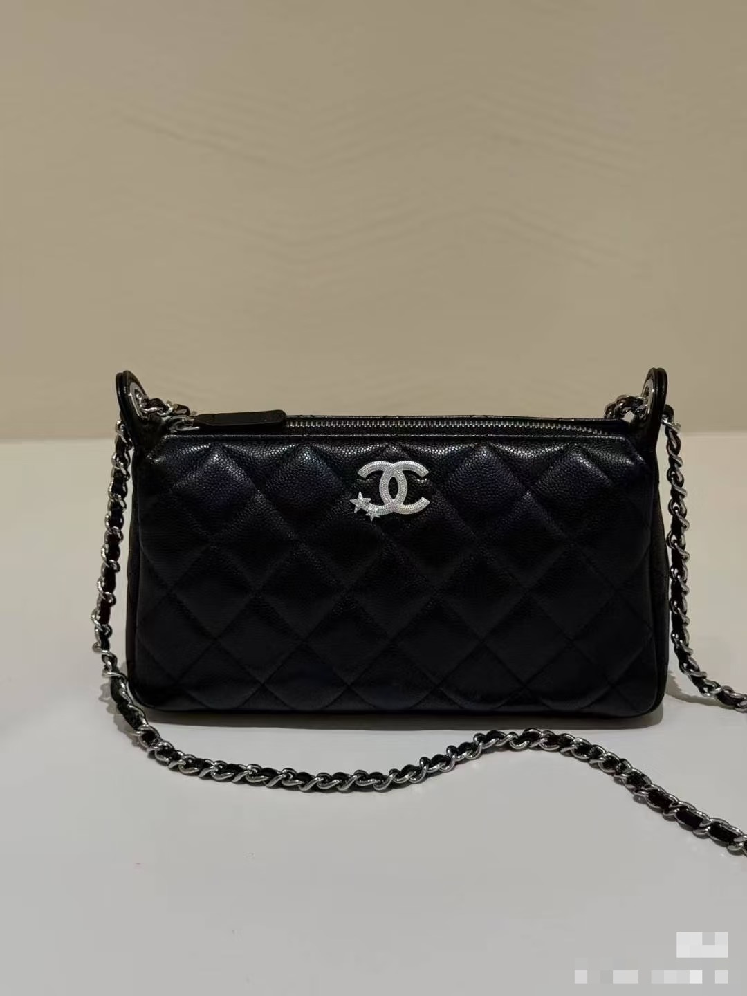 Chanel Basic Bag Black M-l-s