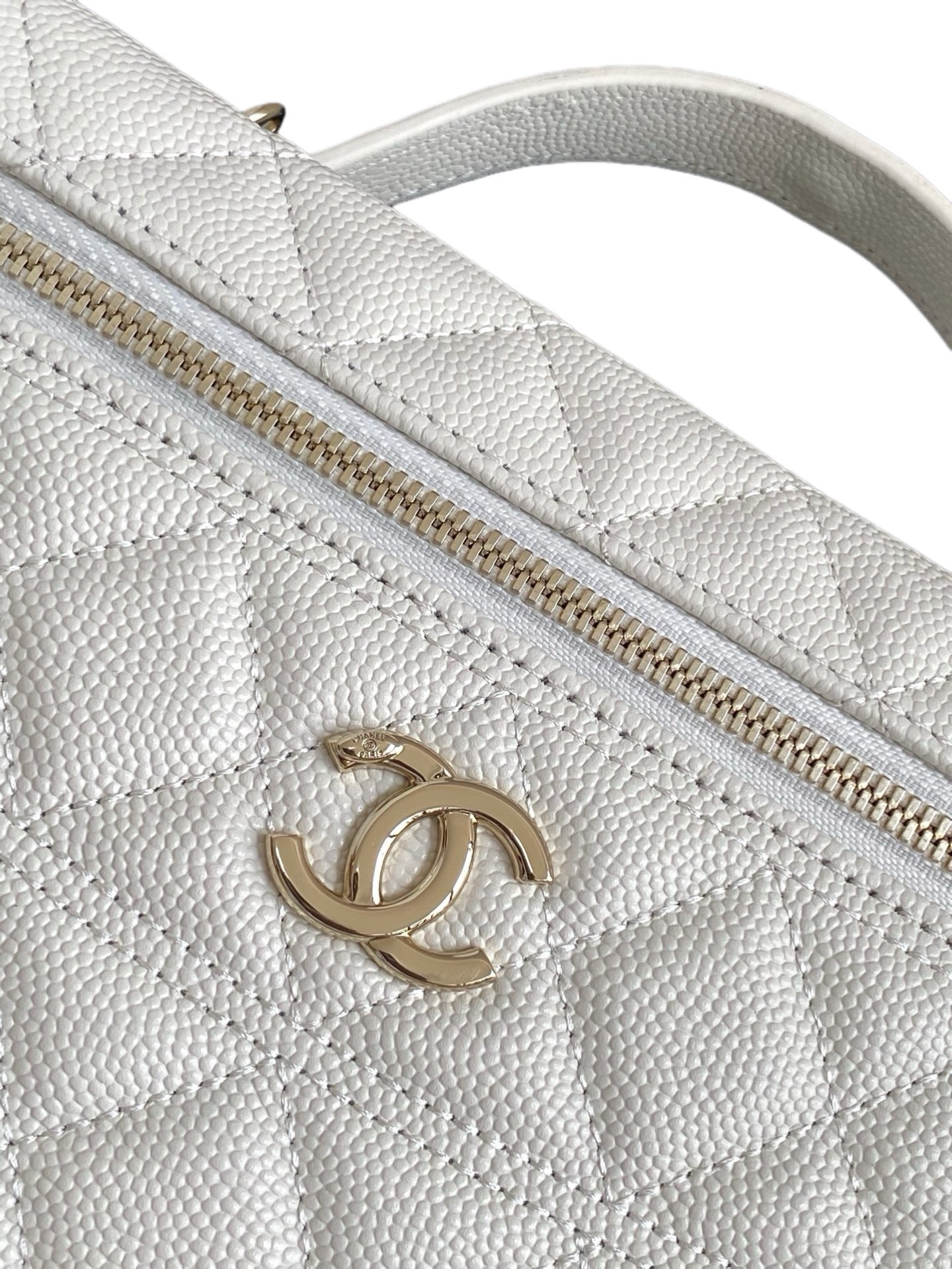 Chanel Basic Bag Black M-l