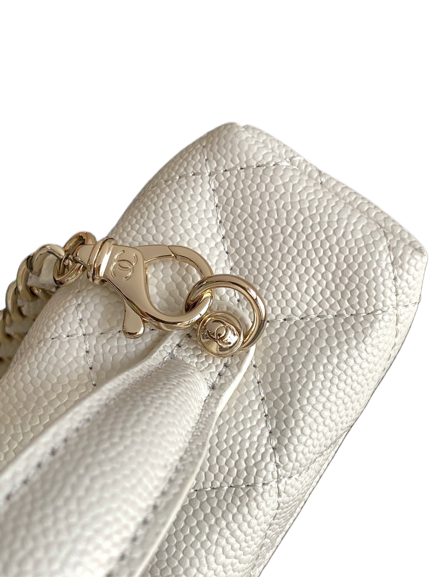 Chanel Basic Bag Black M-l