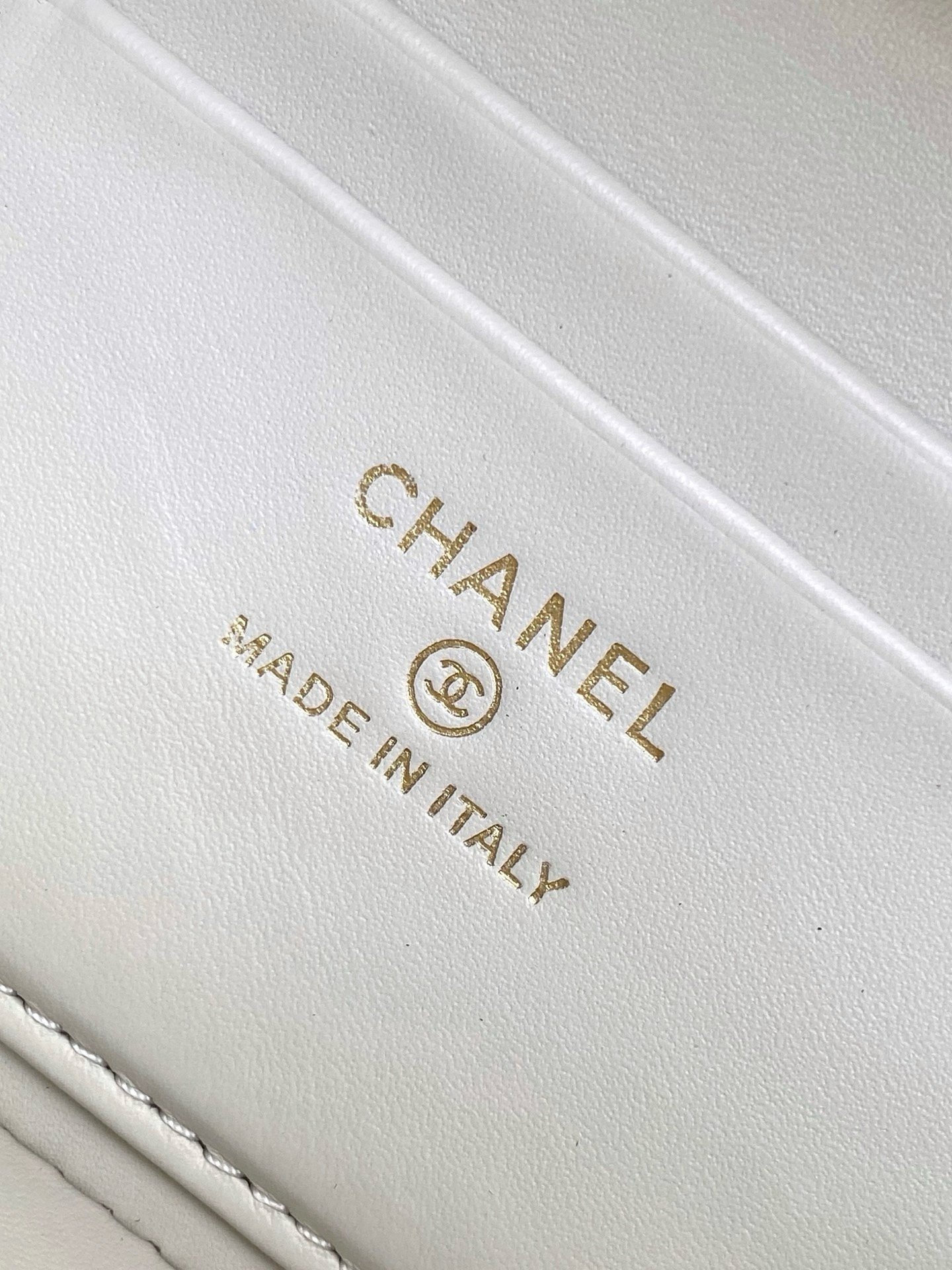 Chanel Basic Bag Black M-l