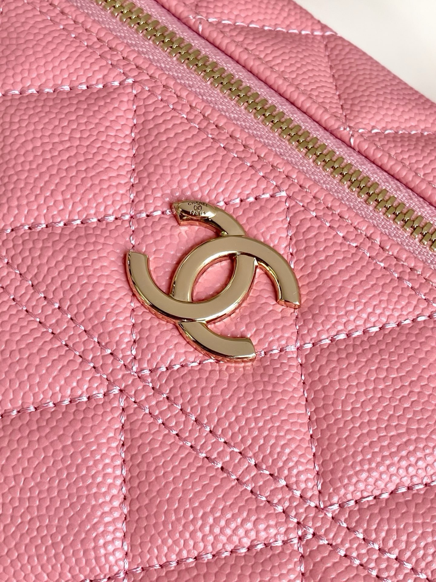 Chanel Basic Bag Black M-l