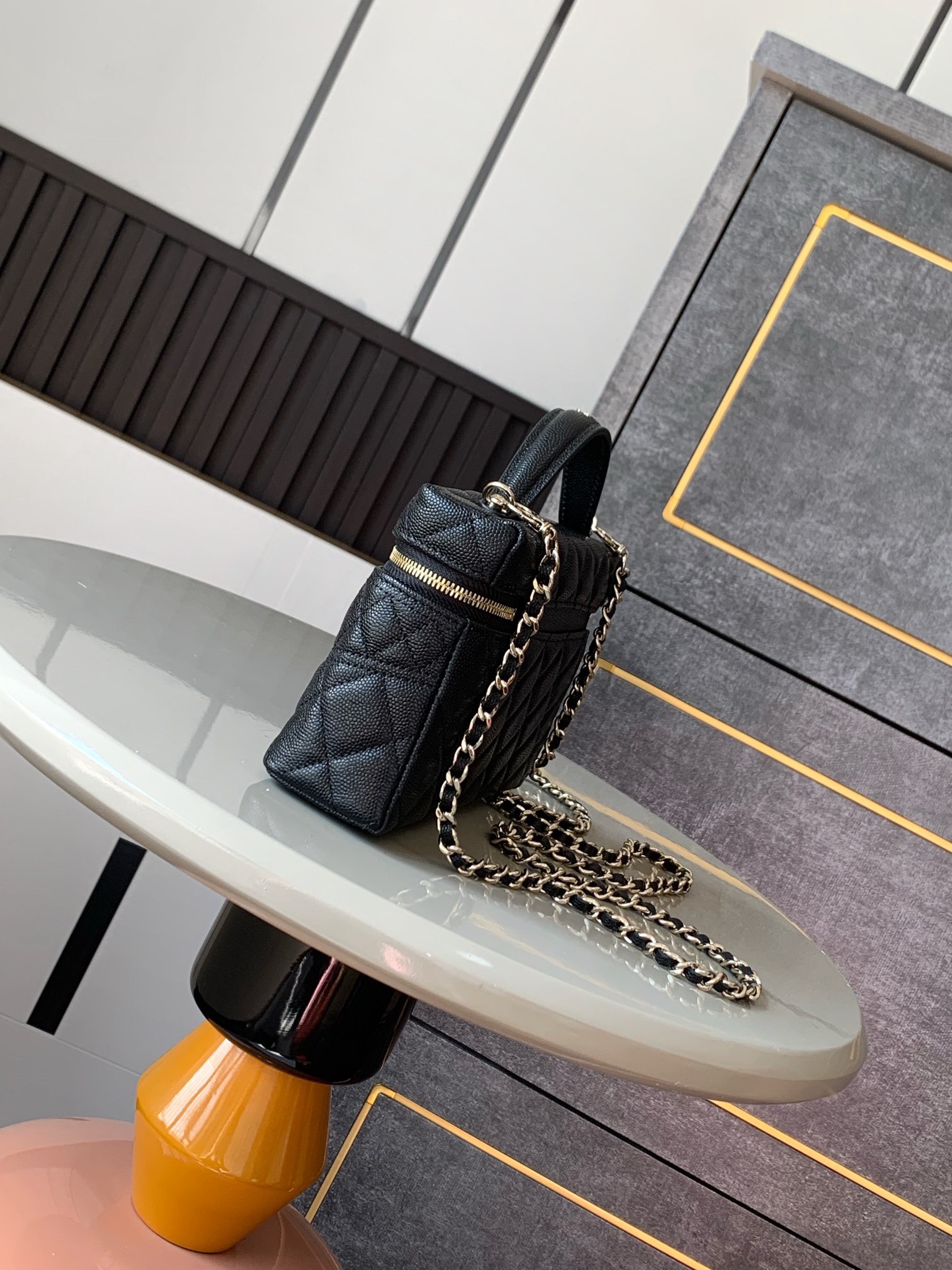 Chanel Basic Bag Black M-l