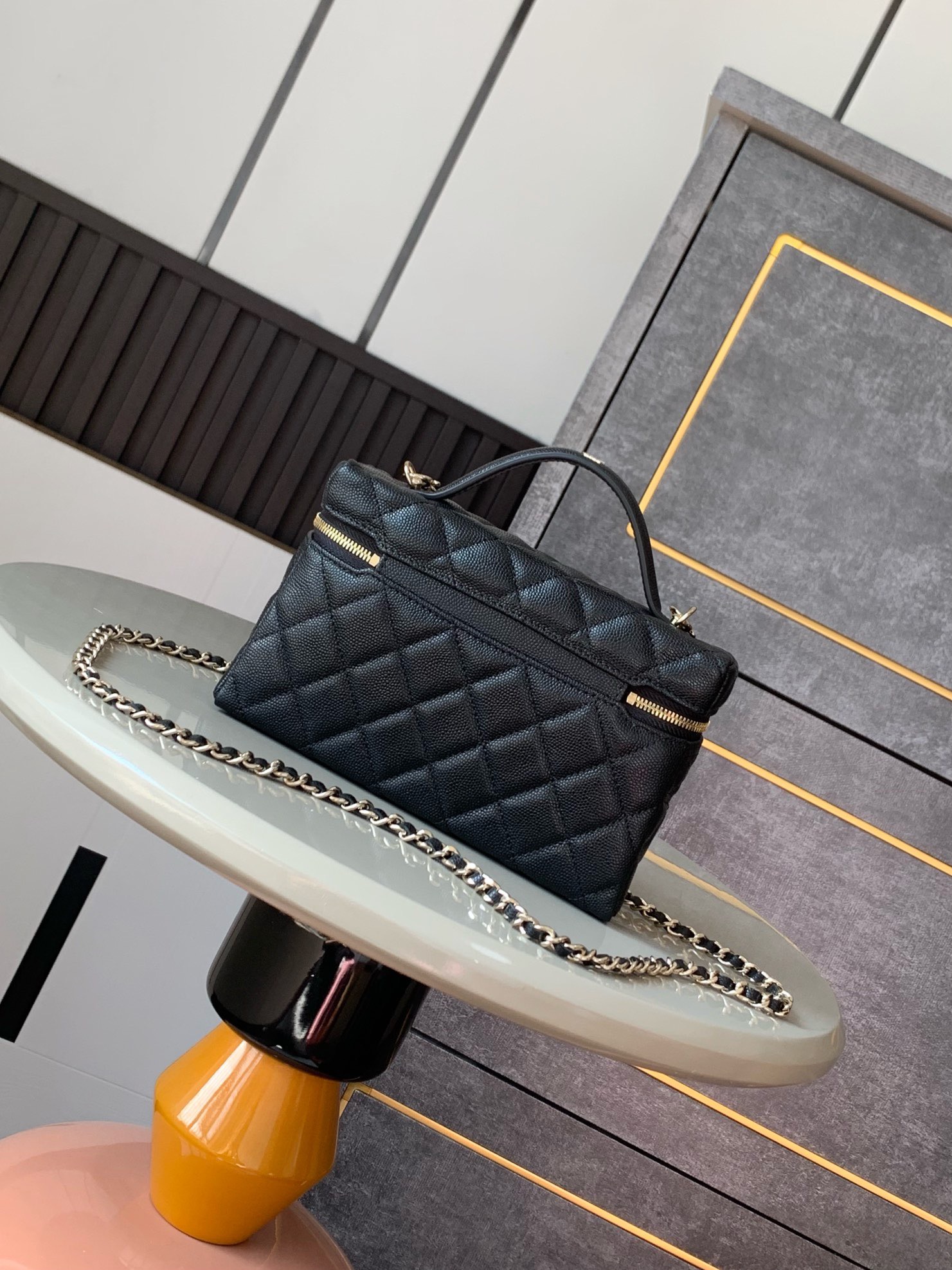 Chanel Basic Bag Black M-l