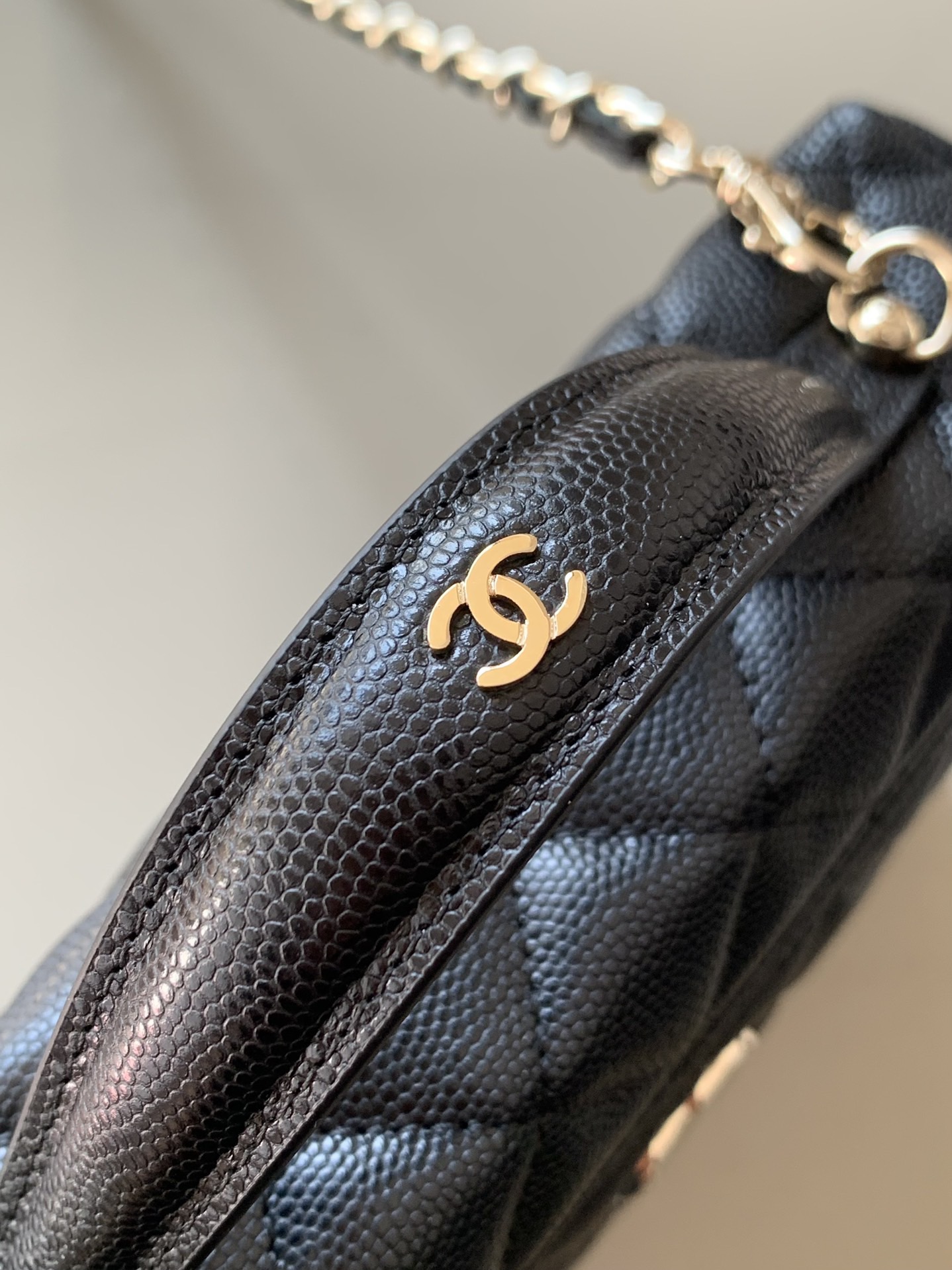 Chanel Basic Bag Black M-l