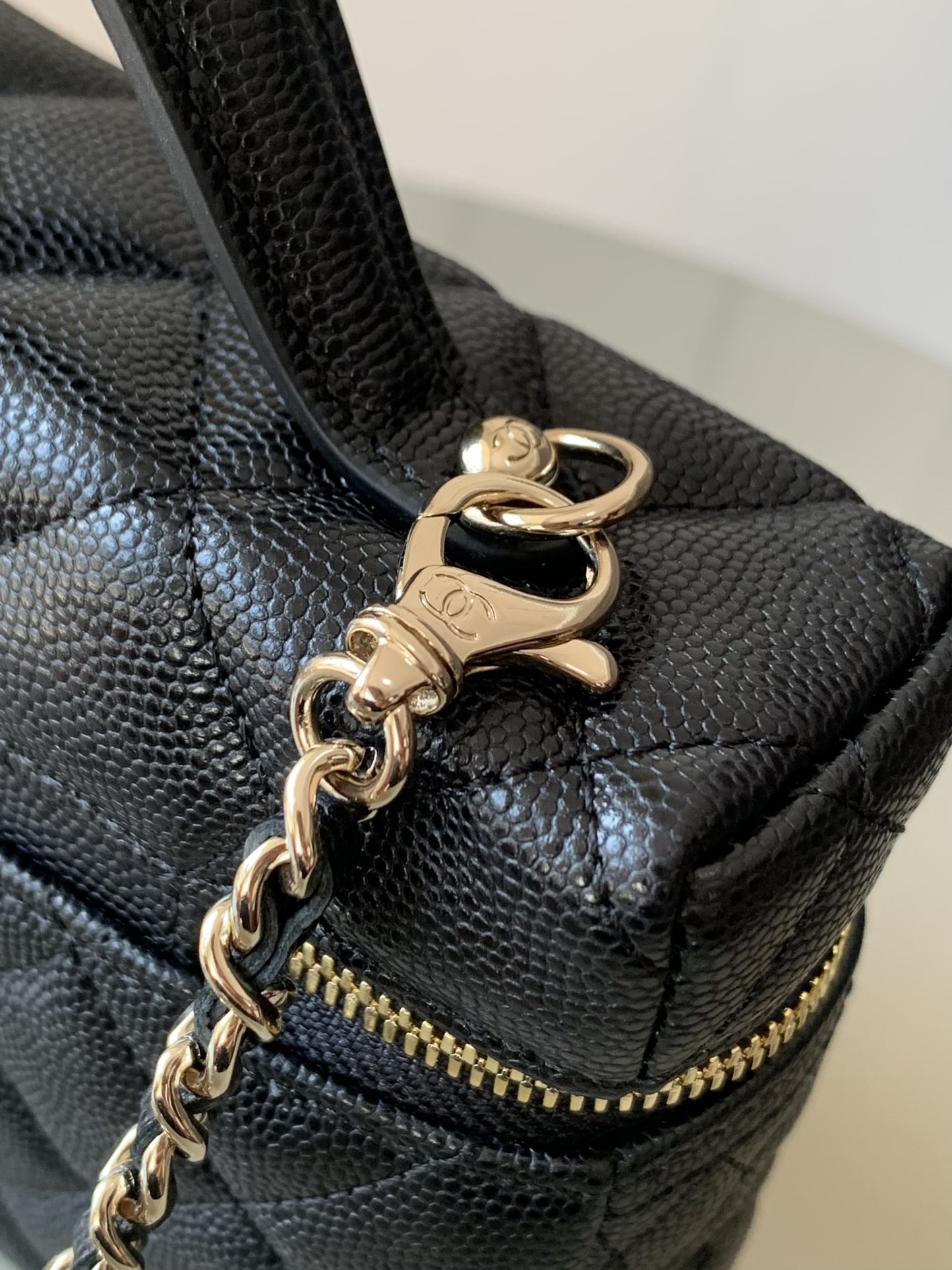 Chanel Basic Bag Black M-l