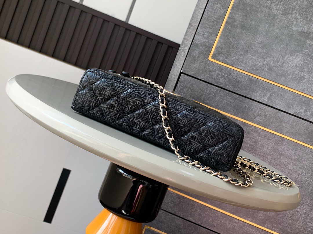 Chanel Basic Bag Black M-l