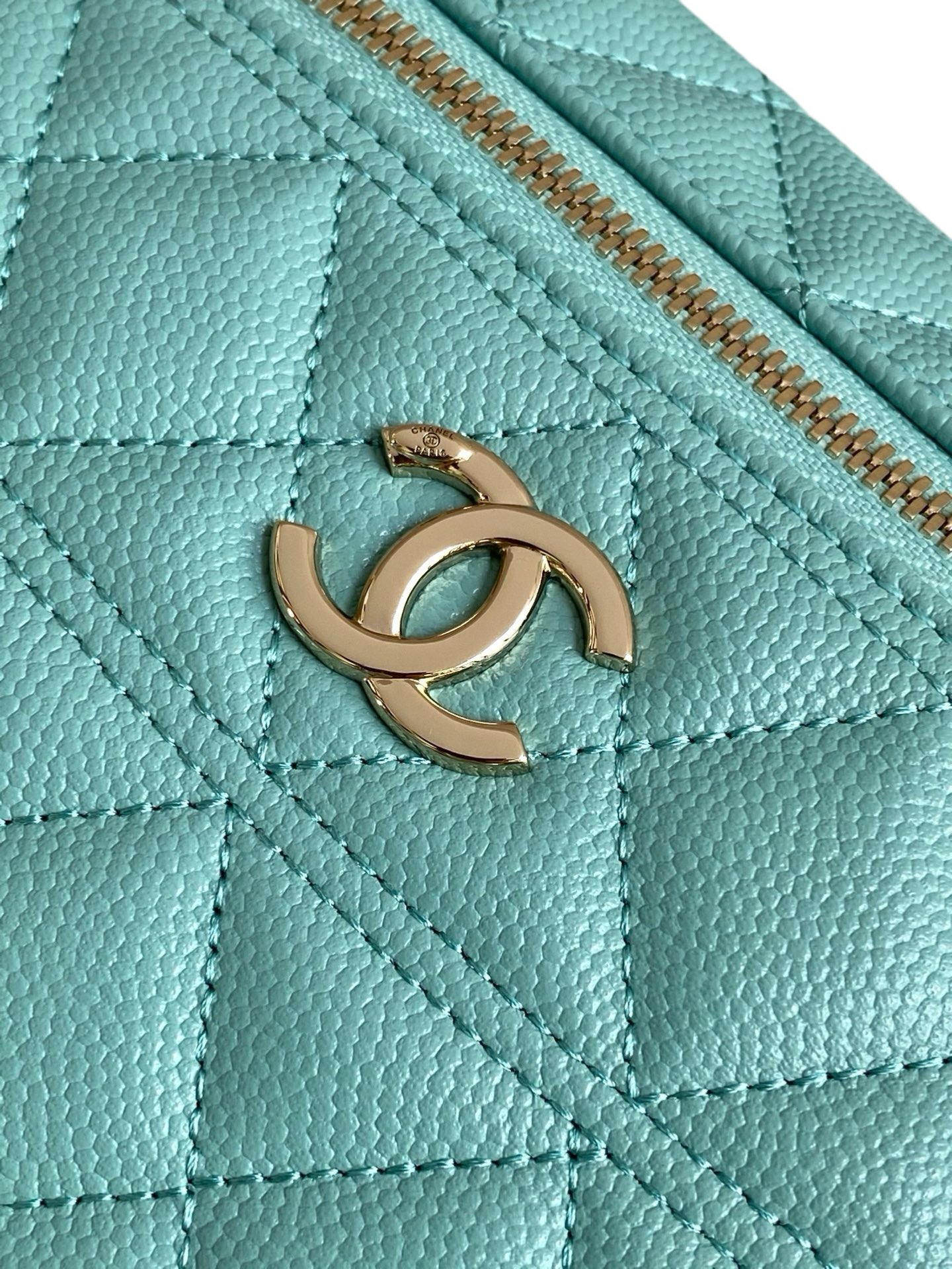 Chanel Basic Bag Black M-l