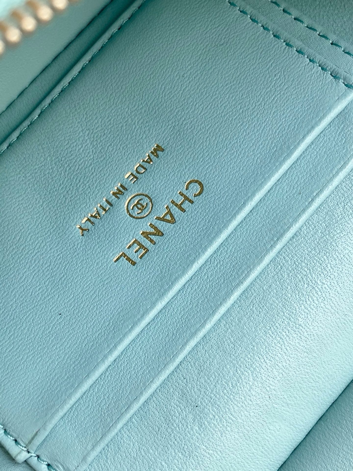 Chanel Basic Bag Black M-l