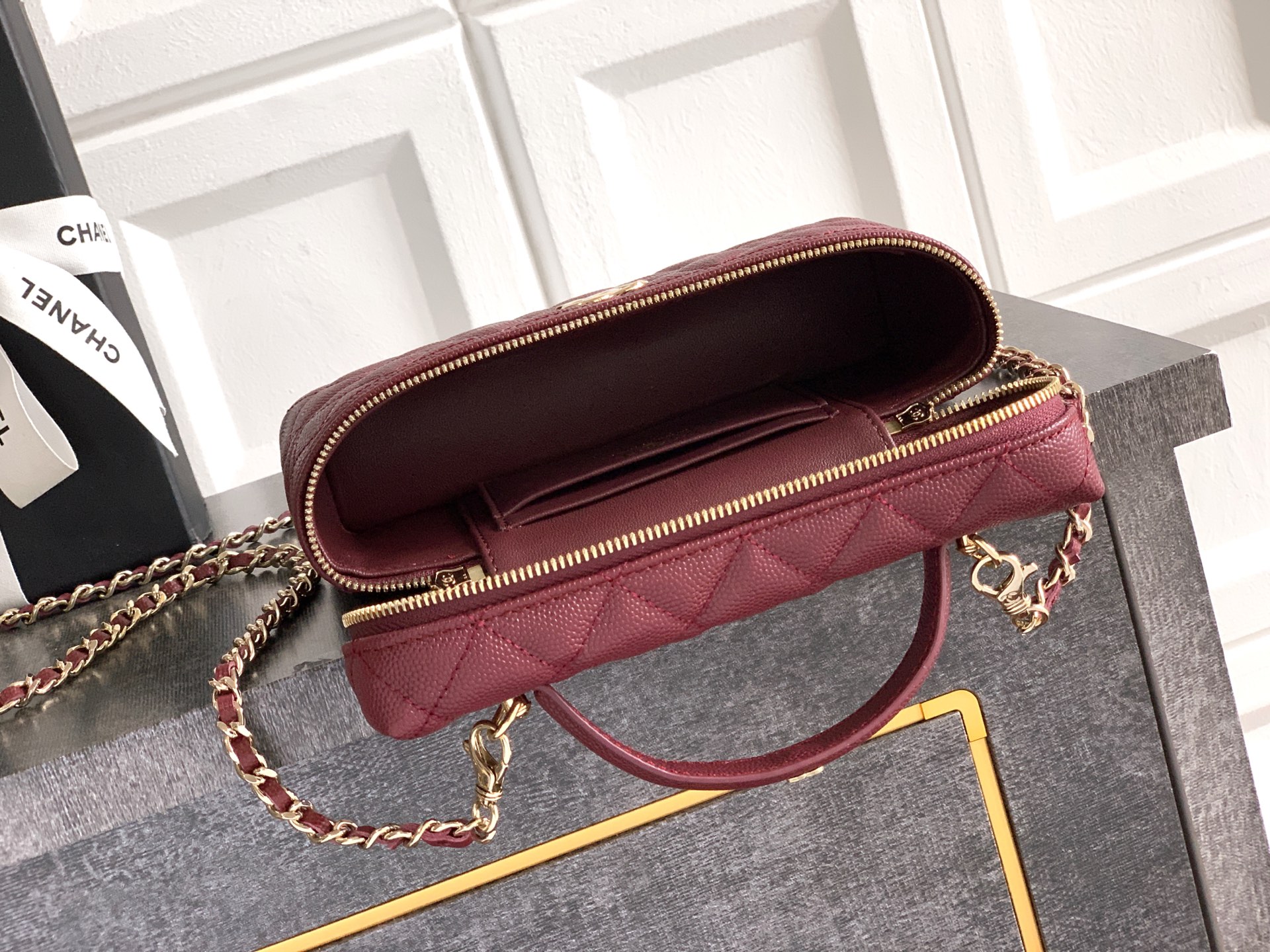 Chanel Basic Bag Black M-l