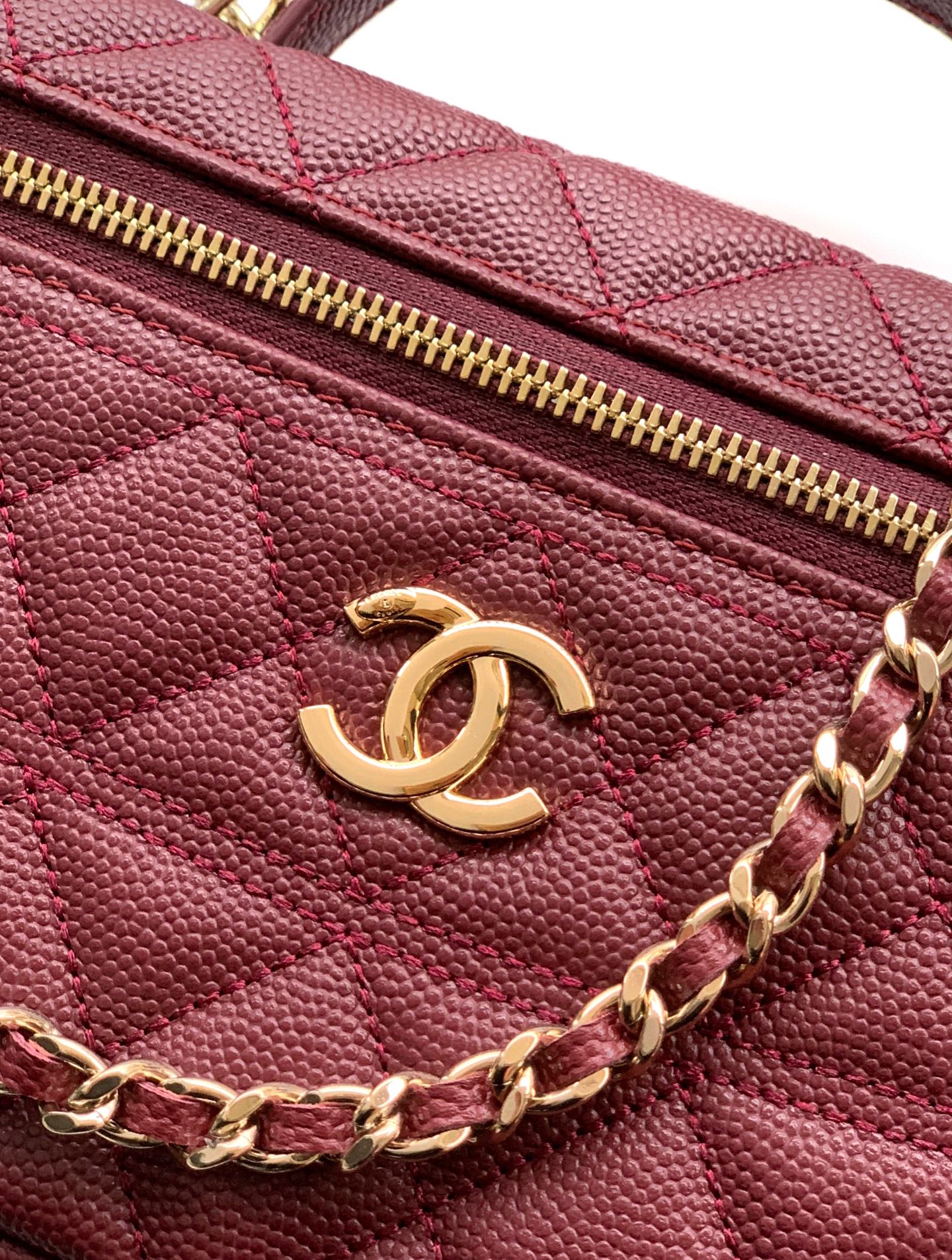 Chanel Basic Bag Black M-l