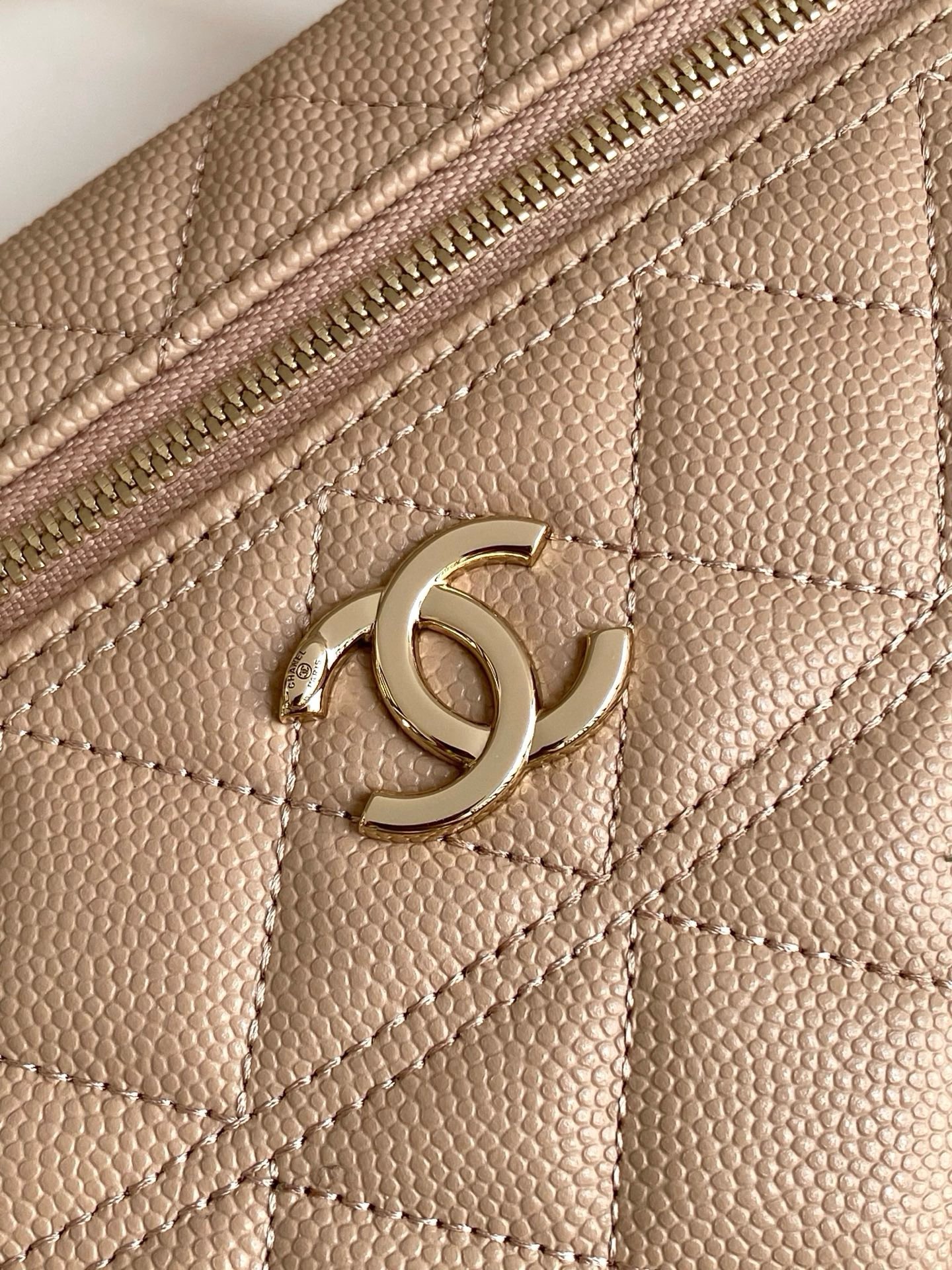 Chanel Basic Bag Black M-l