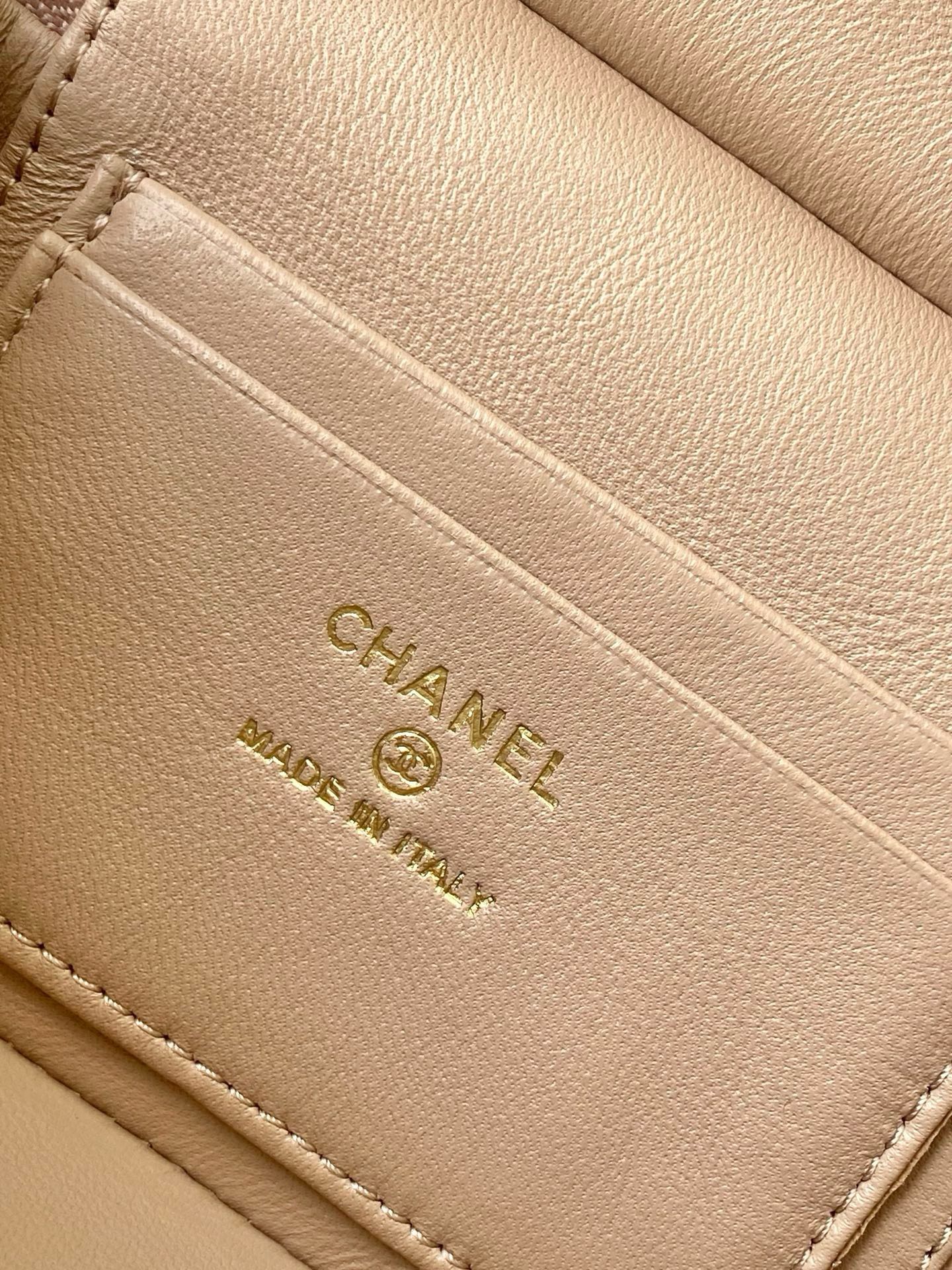 Chanel Basic Bag Black M-l