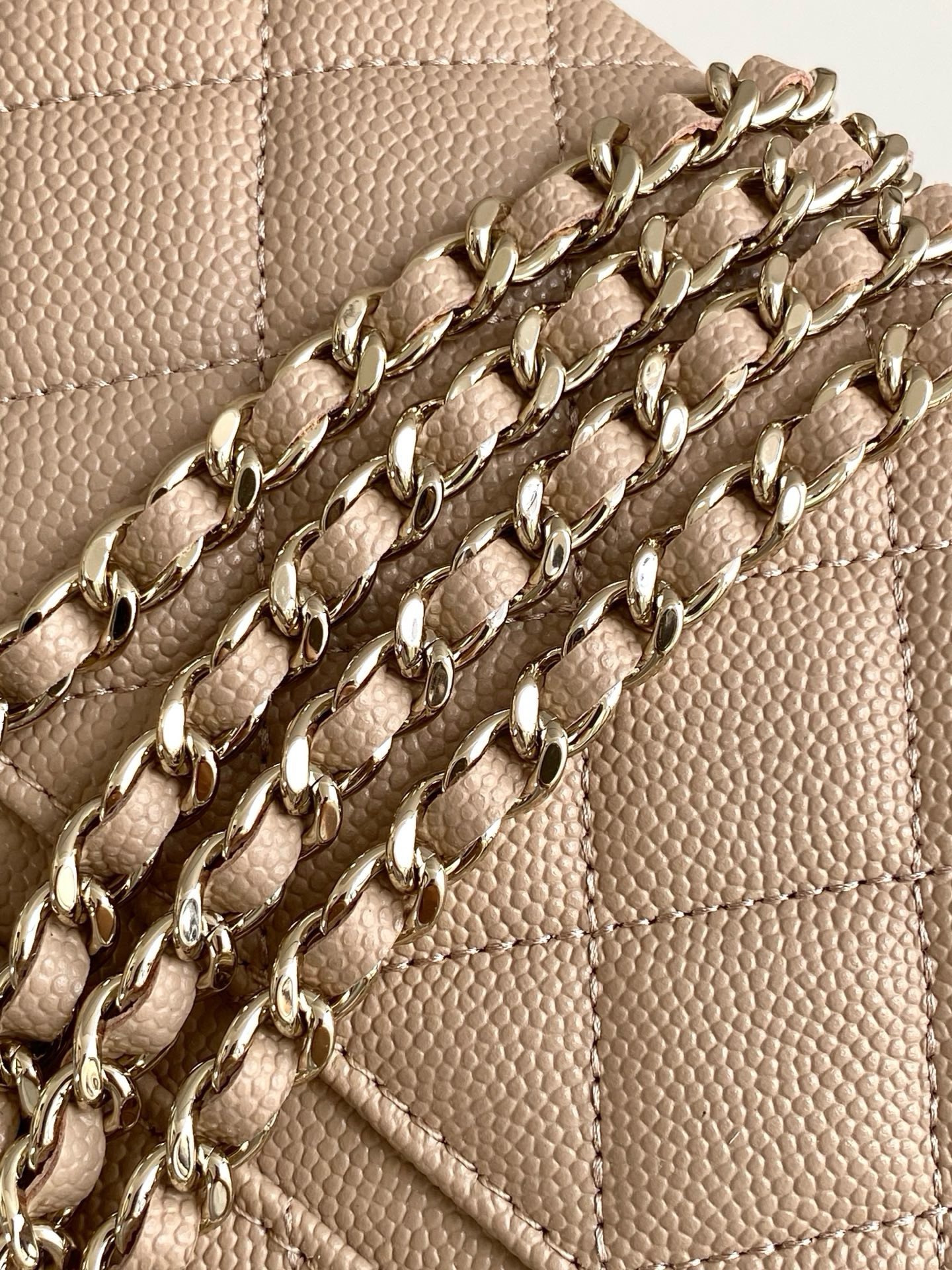 Chanel Basic Bag Black M-l