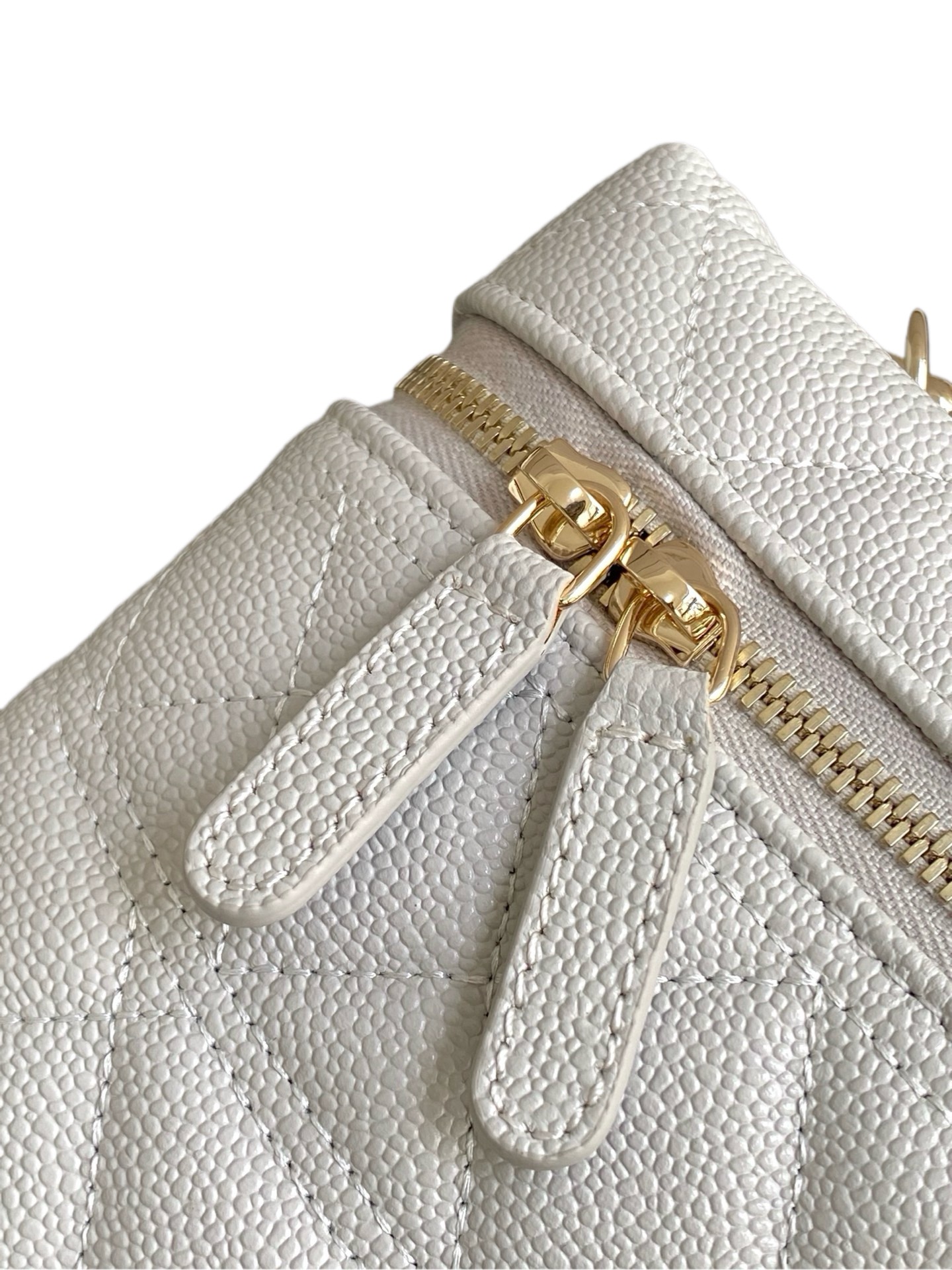 Chanel Basic Bag Black M-l