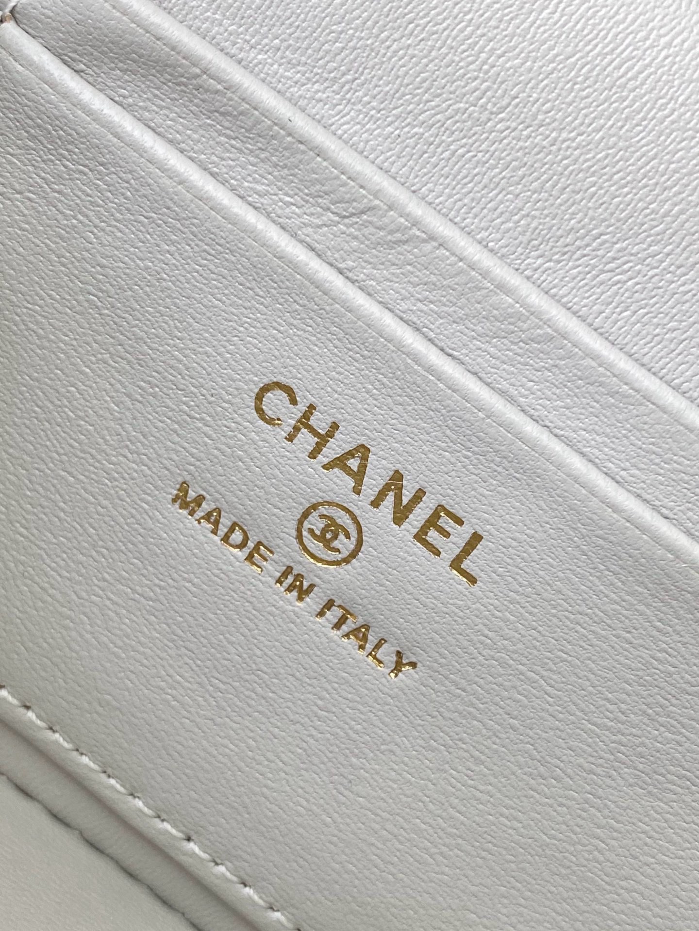 Chanel Basic Bag Black M-l