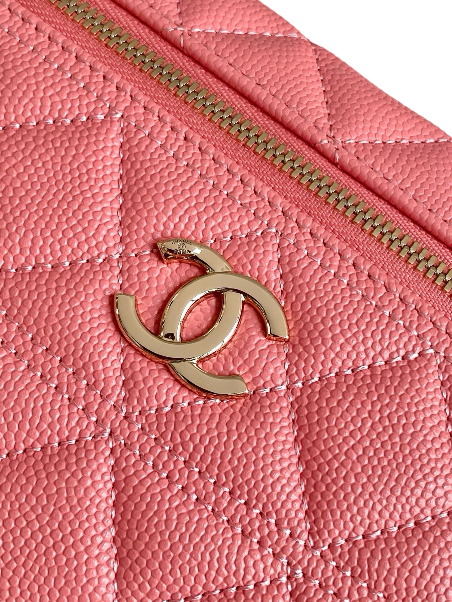 Chanel Basic Bag Black M-l