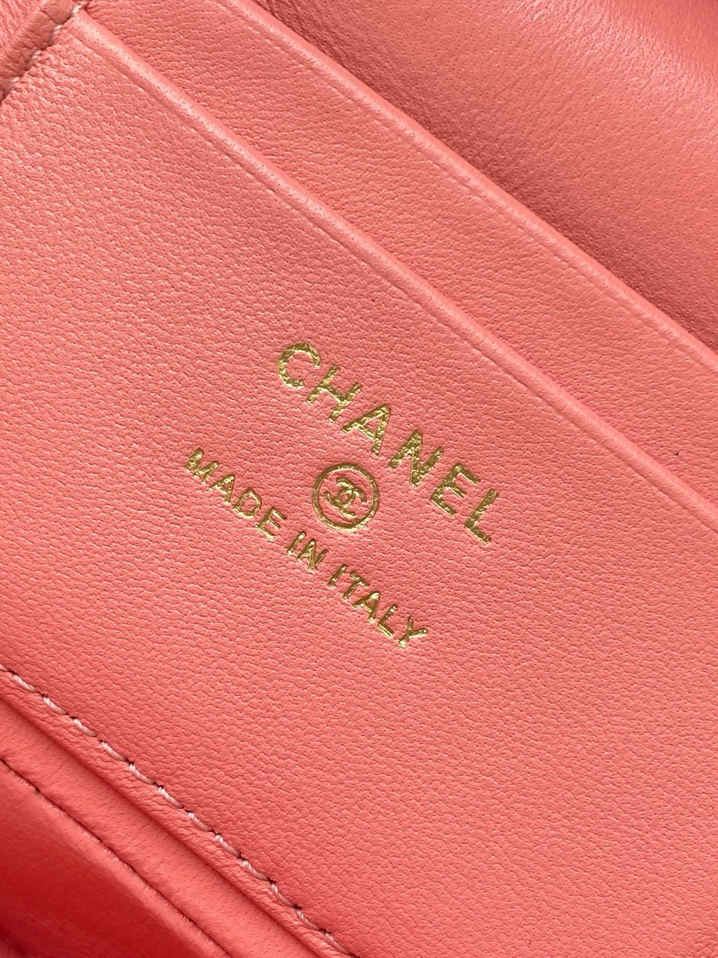 Chanel Basic Bag Black M-l