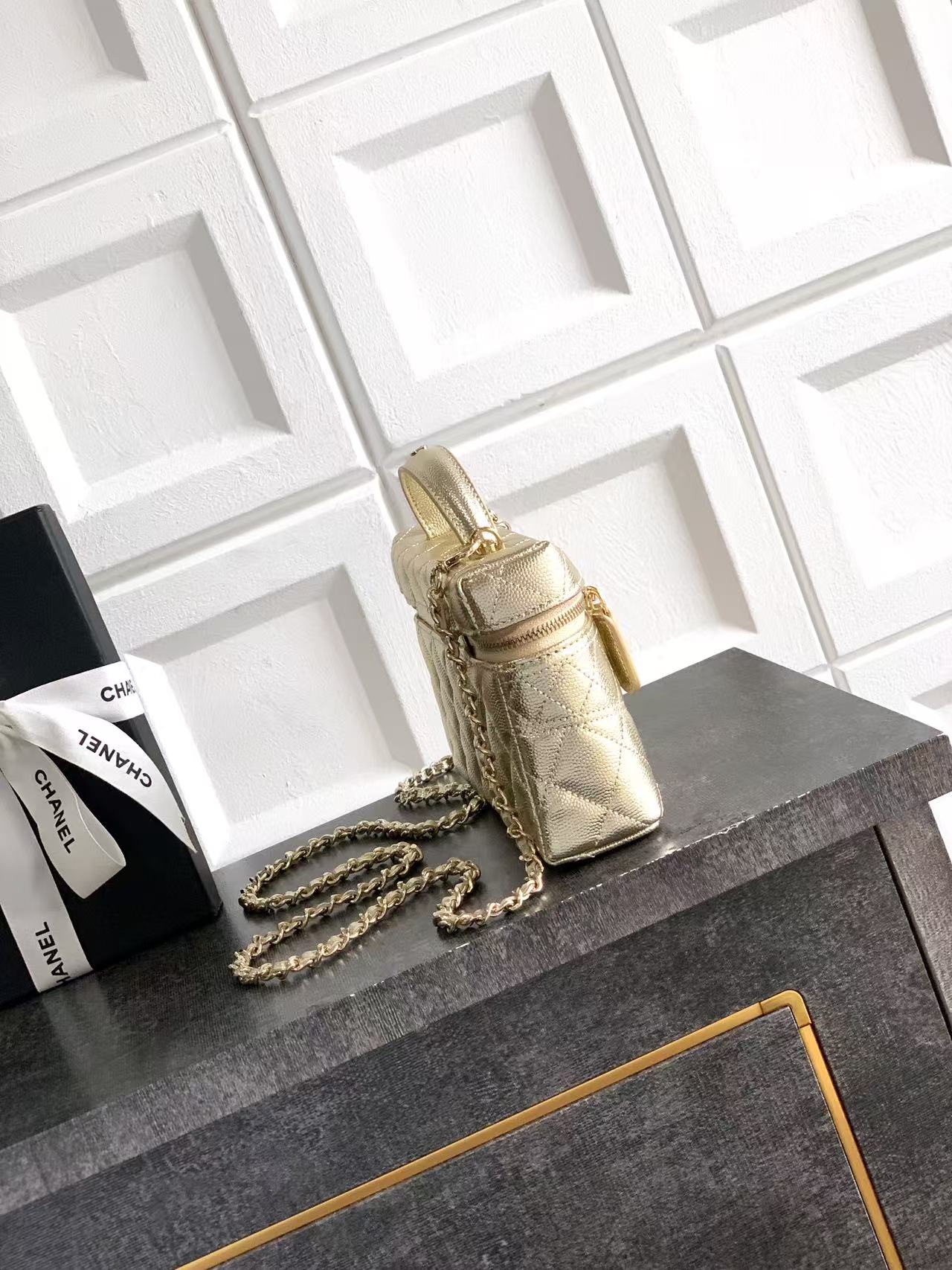 Chanel Basic Bag Black M-l