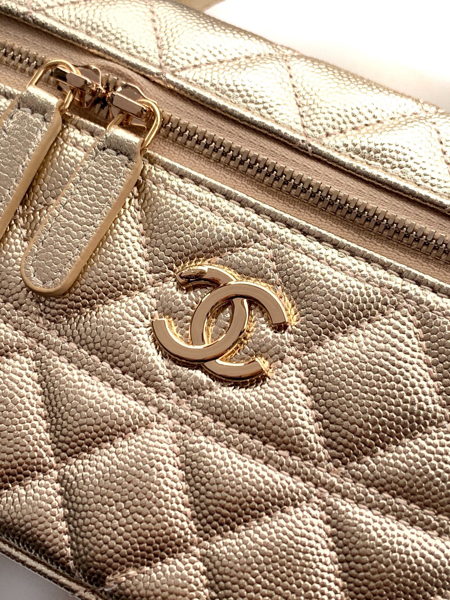 Chanel Basic Bag Black M-l