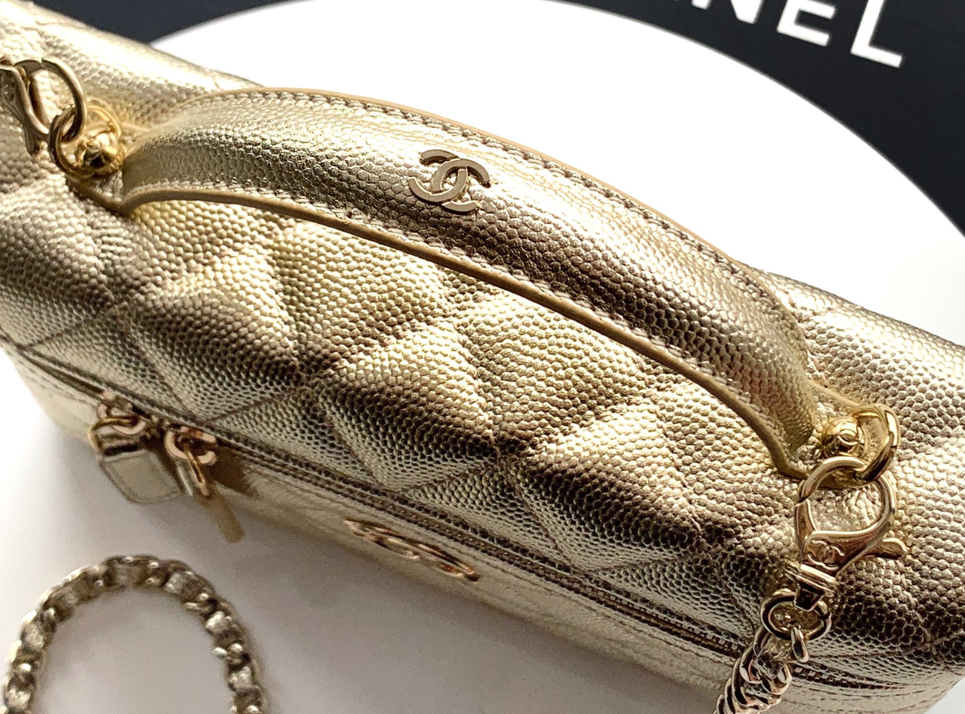 Chanel Basic Bag Black M-l