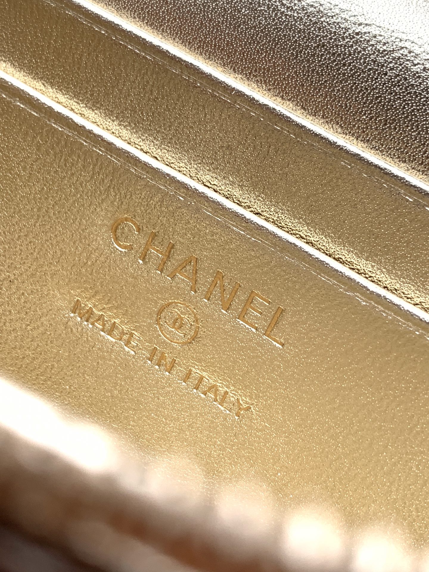 Chanel Basic Bag Black M-l