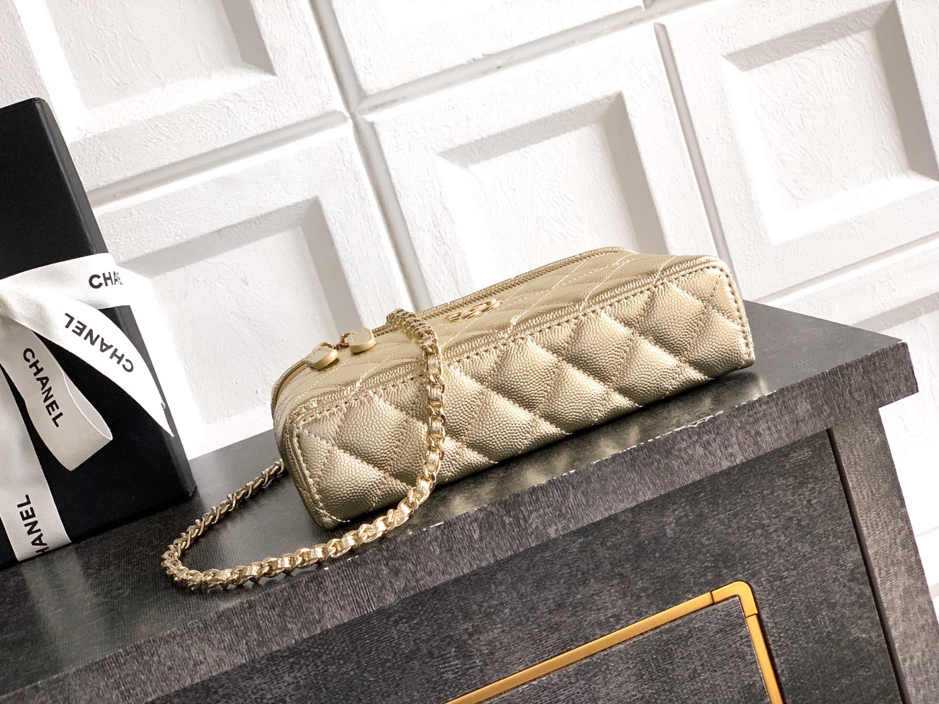 Chanel Basic Bag Black M-l