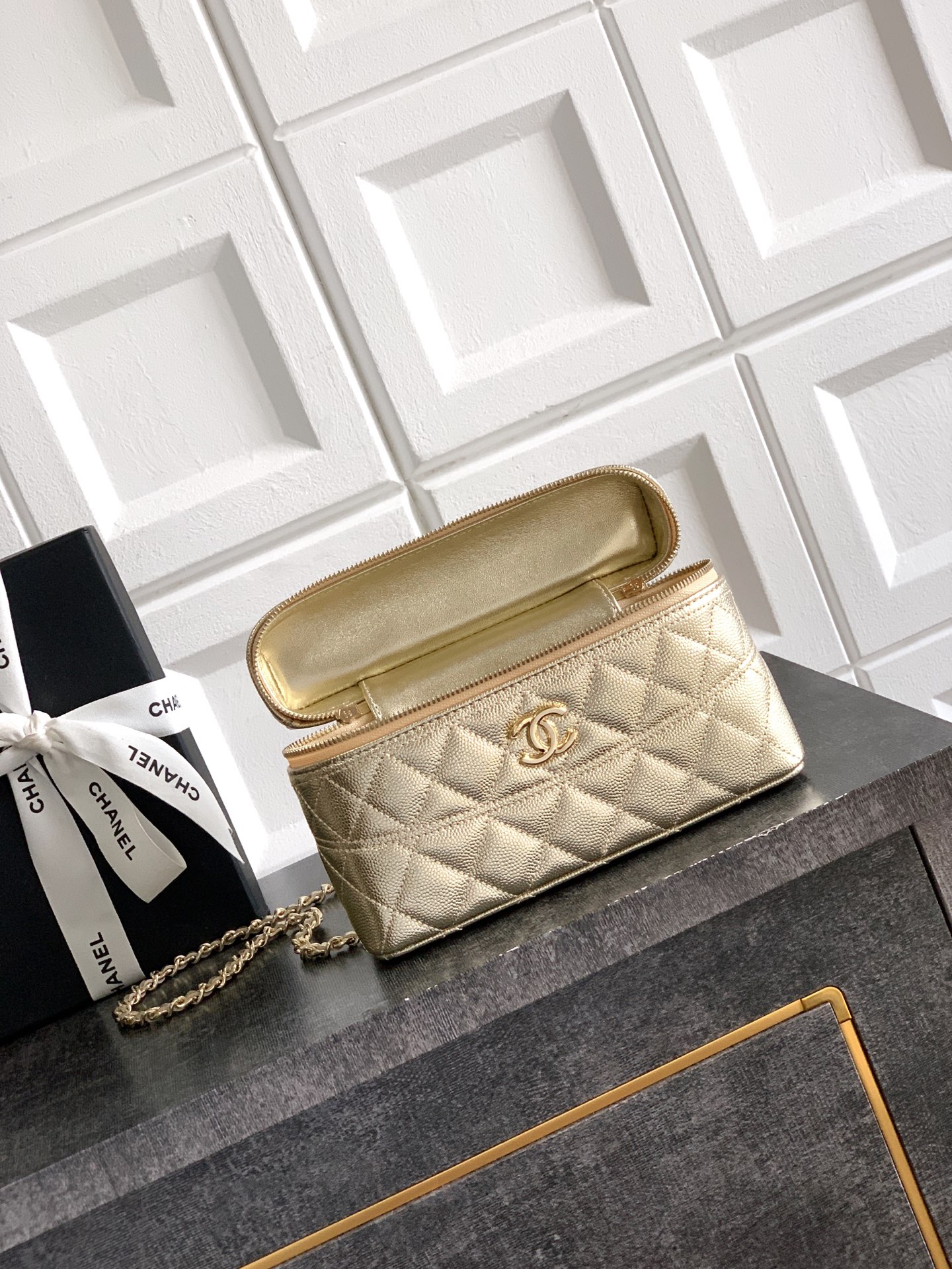 Chanel Basic Bag Black M-l