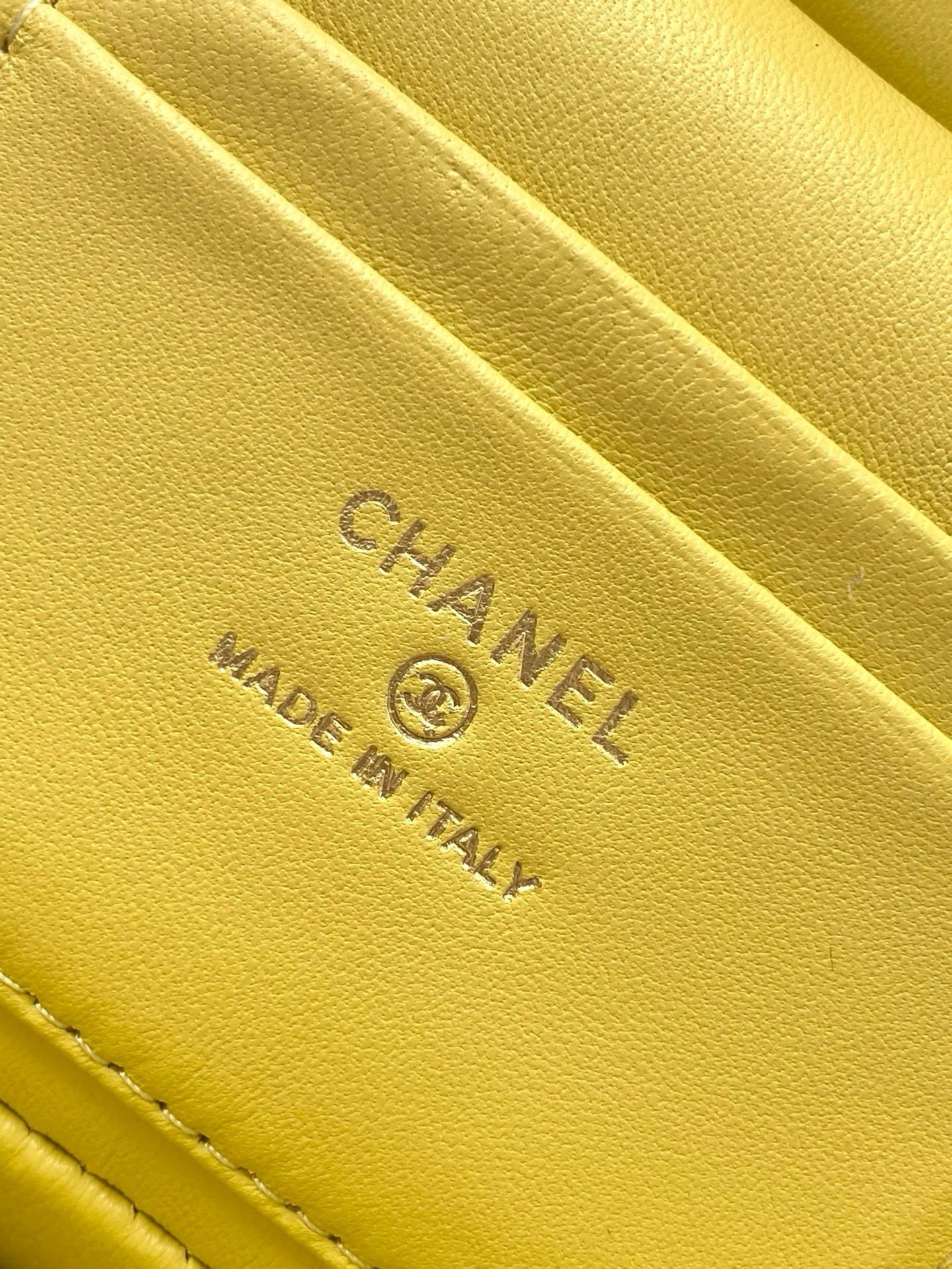 Chanel Basic Bag Black M-l