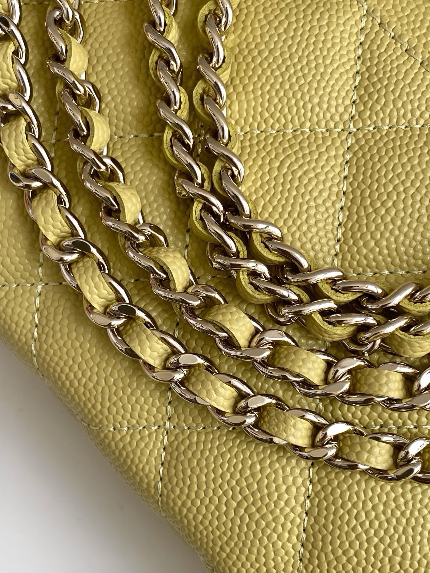 Chanel Basic Bag Black M-l