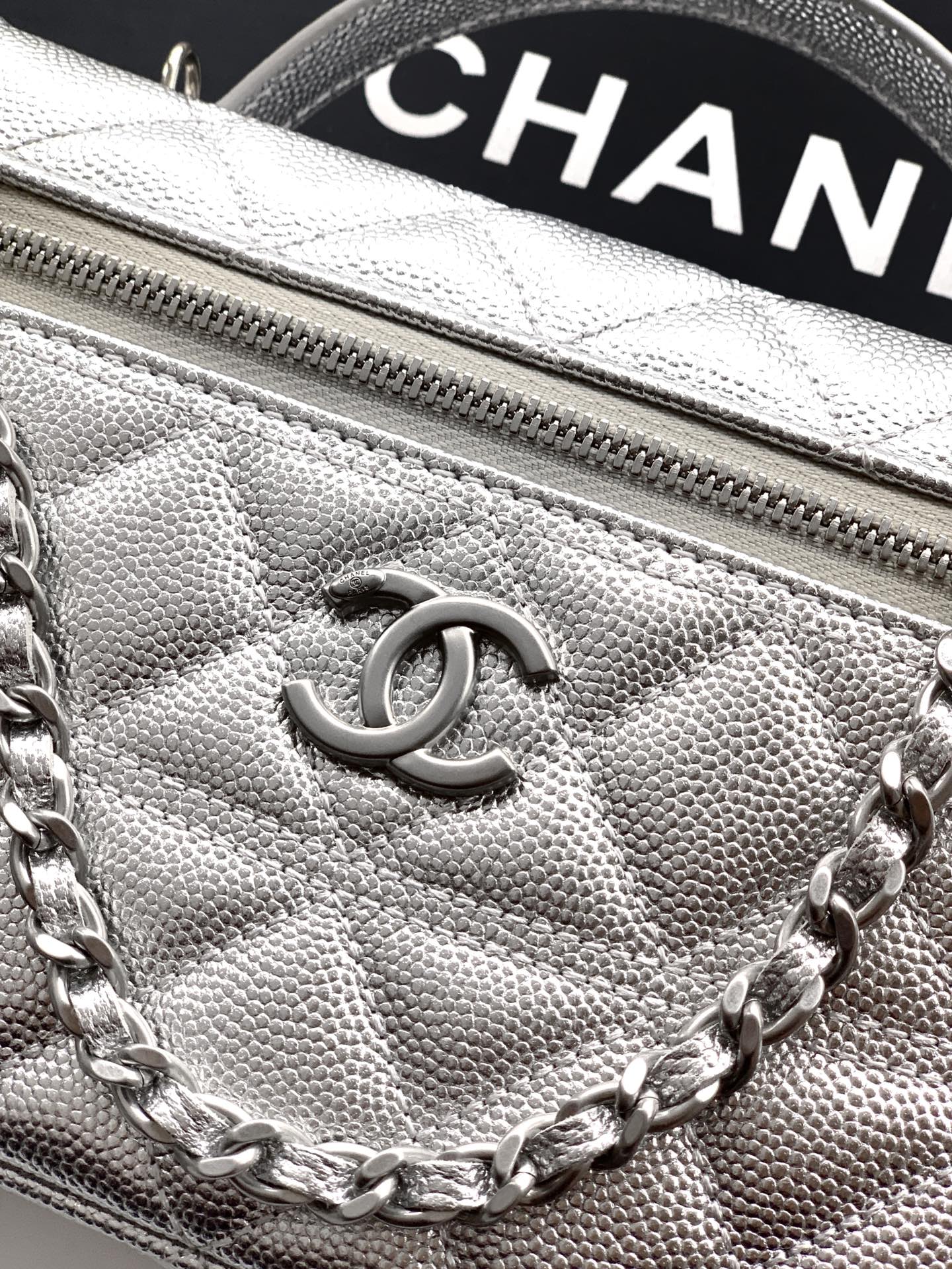 Chanel Basic Bag Black M-l