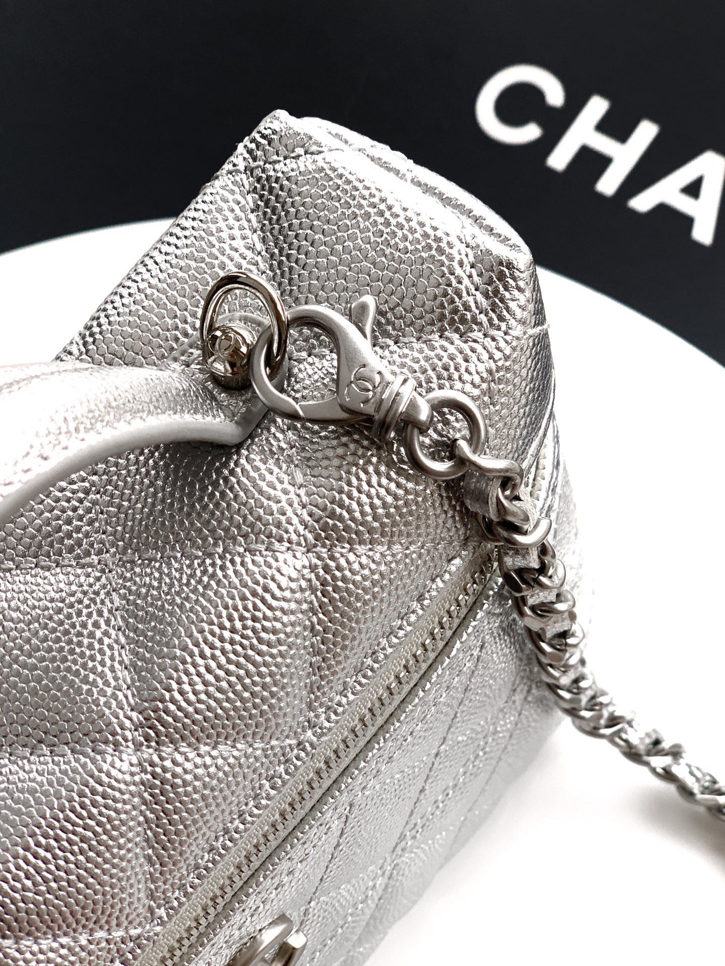Chanel Basic Bag Black M-l