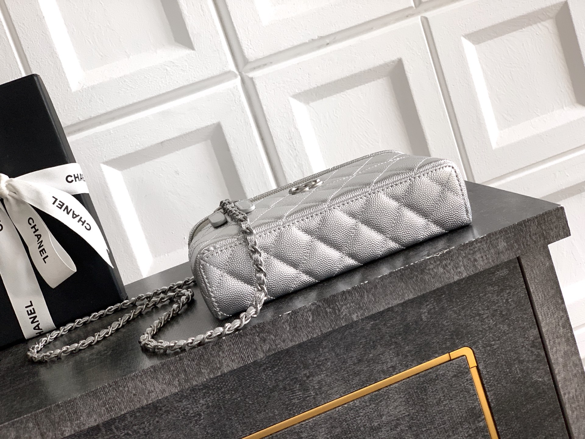 Chanel Basic Bag Black M-l