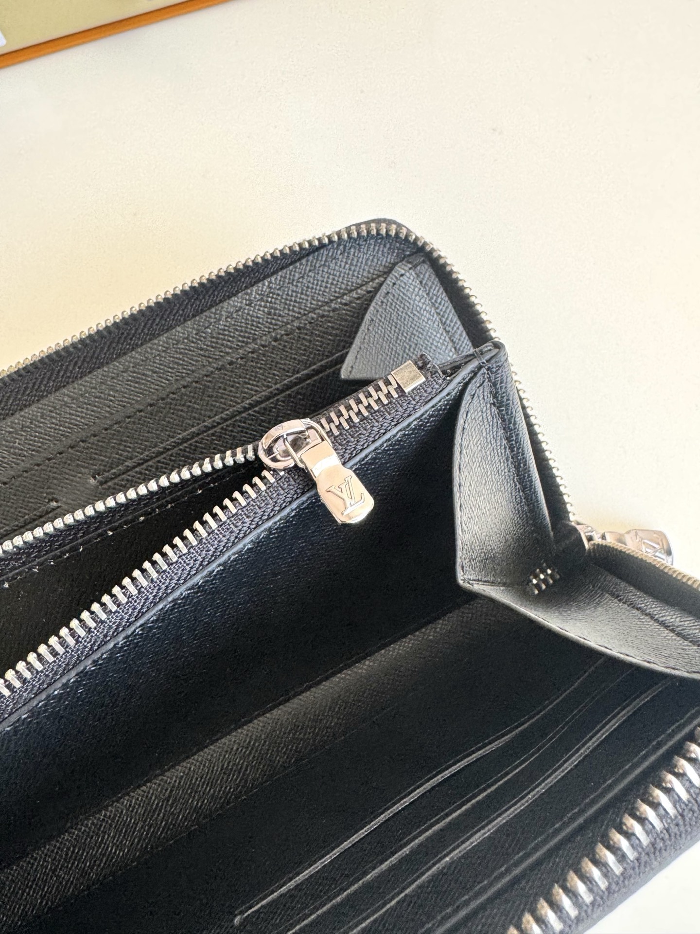 Louis Vuitton Basic Bag Canvas M-l-s