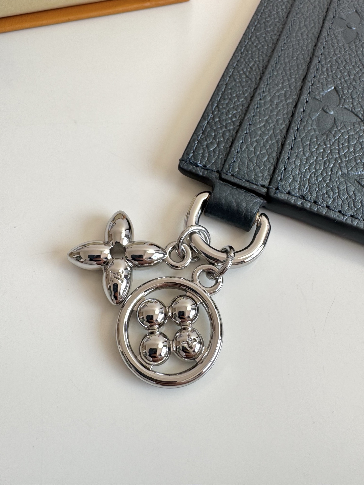 Louis Vuitton Basic Bag Cow Leather M-l