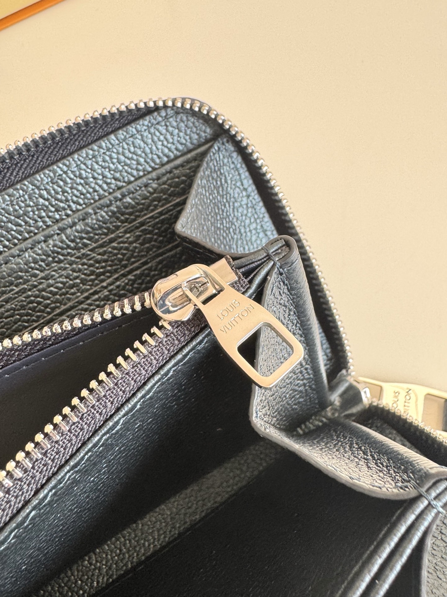 Louis Vuitton Basic Bag Silver M