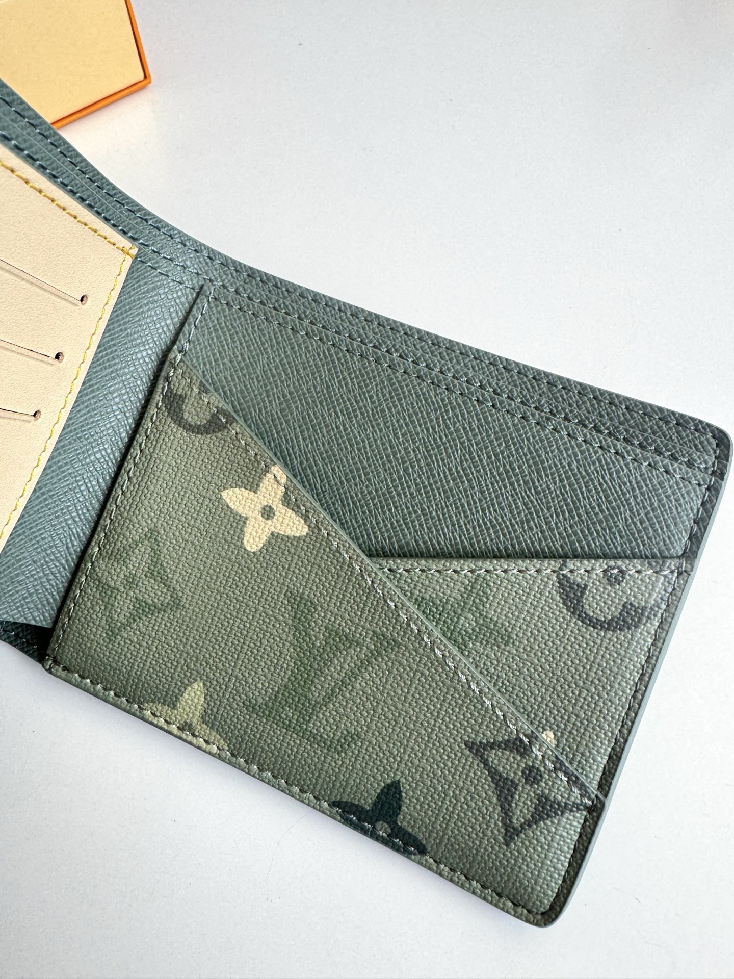 Louis Vuitton Basic Bag Canvas M-l-s