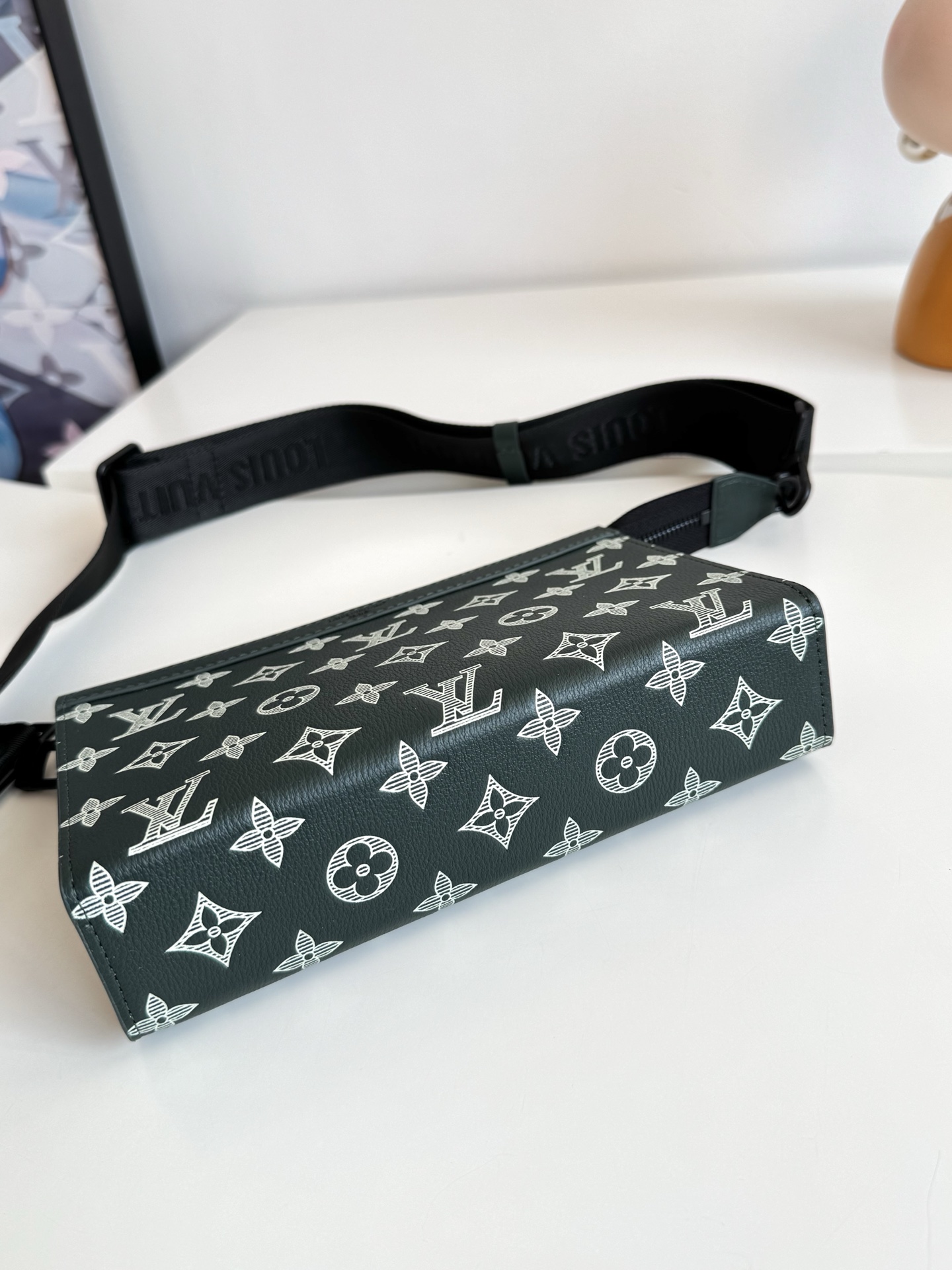 Louis Vuitton Basic Bag Cow Leather M-s