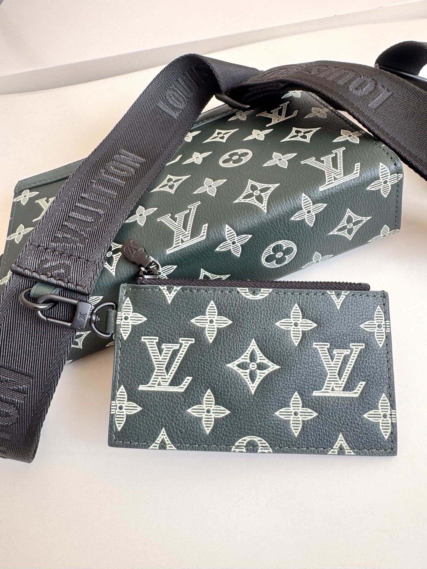 Louis Vuitton Basic Bag Cow Leather M-s