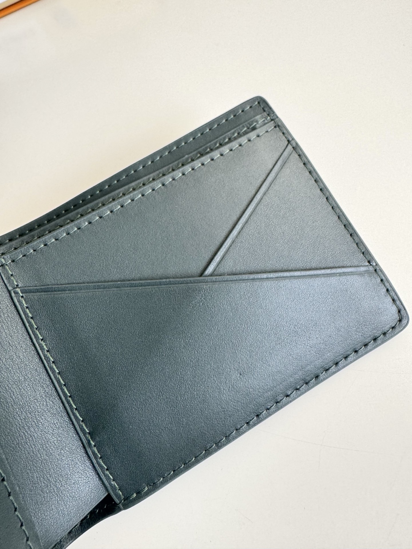 Louis Vuitton Basic Bag Cow Leather M-l-s